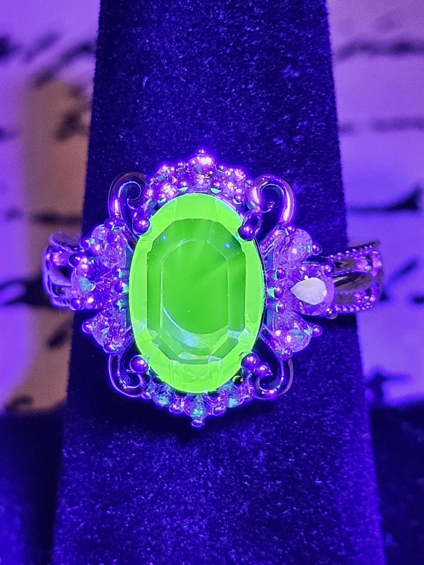 Uranium Glass Oval cut Ring Art Deco style size 7 with a vintage Uranium glass 12x8 mm Oval cut stone that glows under black / UV light