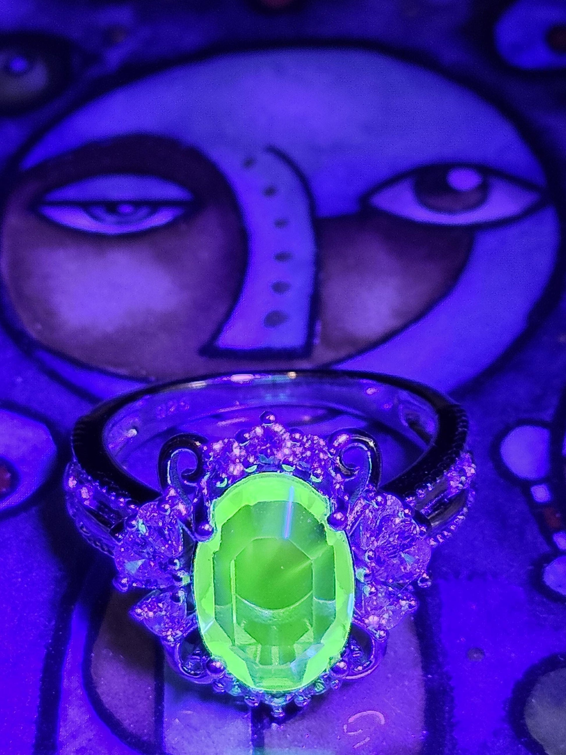 Uranium Glass Oval cut Ring Art Deco style size 7 with a vintage Uranium glass 12x8 mm Oval cut stone that glows under black / UV light