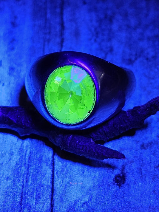 Uranium Glass Men's Ring size 10 new Sterling Silver with a vintage 12x10 mm Oval cut Uranium glass stone that glows under black / UV light