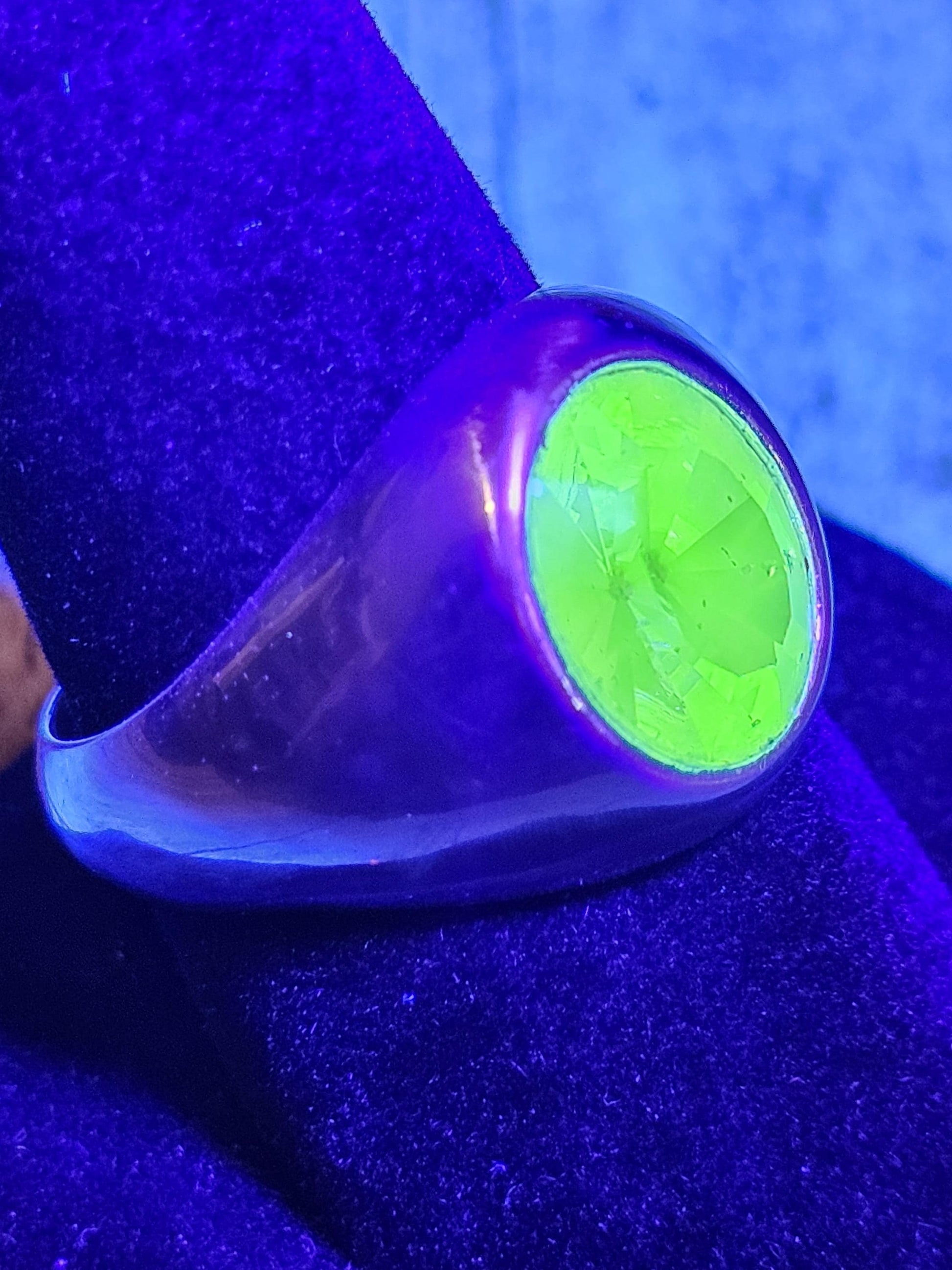 Uranium Glass Men's Ring size 10 new Sterling Silver with a vintage 12x10 mm Oval cut Uranium glass stone that glows under black / UV light