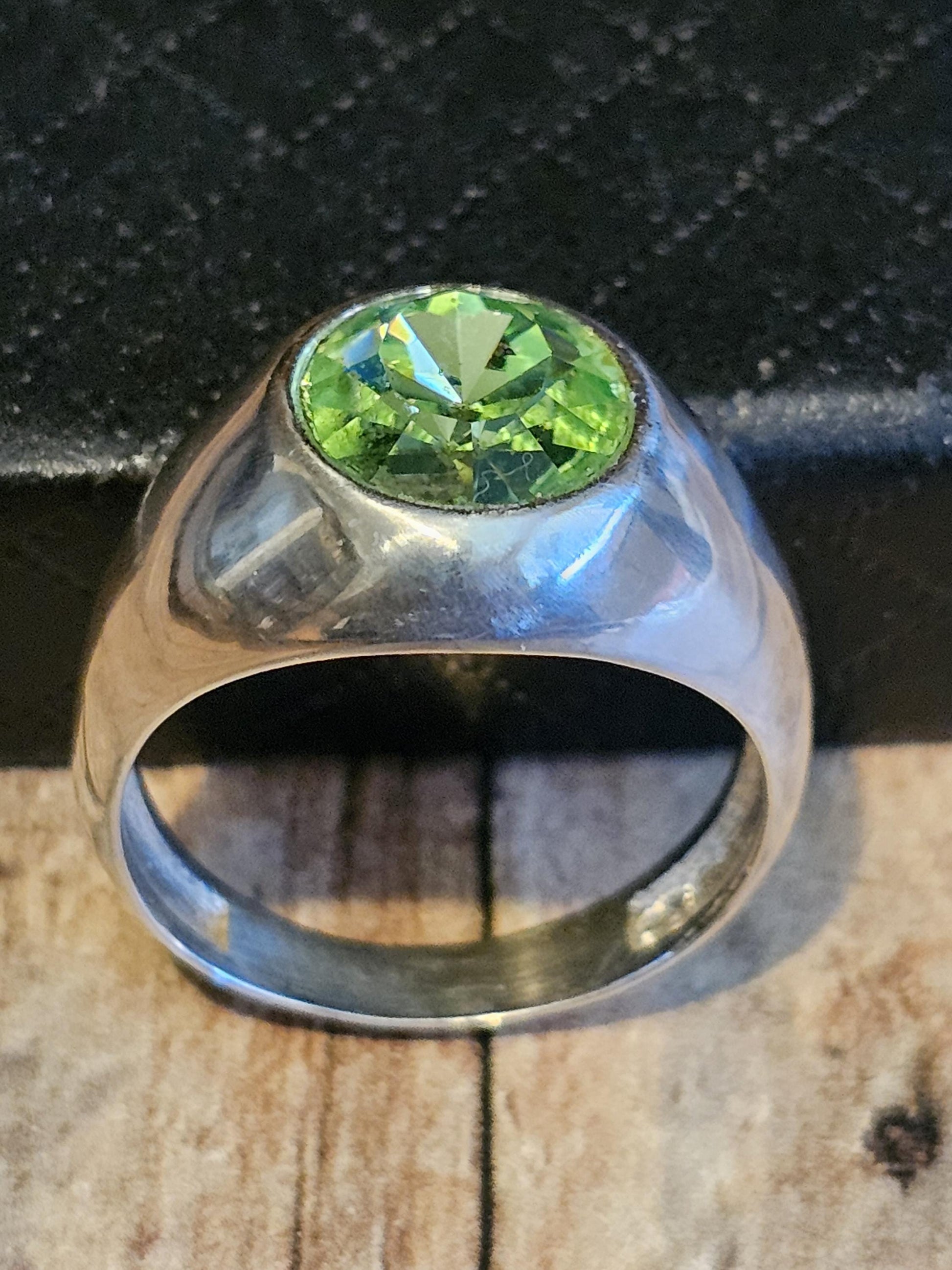 Uranium Glass Men's Ring size 10 new Sterling Silver with a vintage 12x10 mm Oval cut Uranium glass stone that glows under black / UV light
