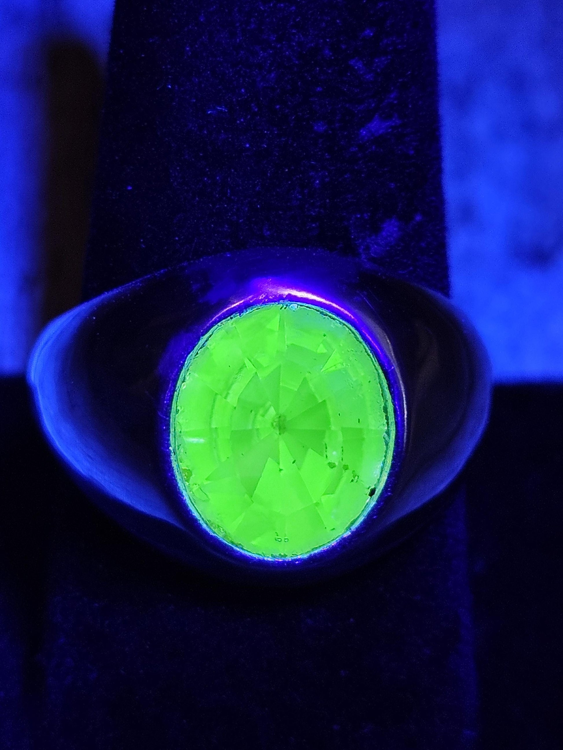 Uranium Glass Men's Ring size 10 new Sterling Silver with a vintage 12x10 mm Oval cut Uranium glass stone that glows under black / UV light