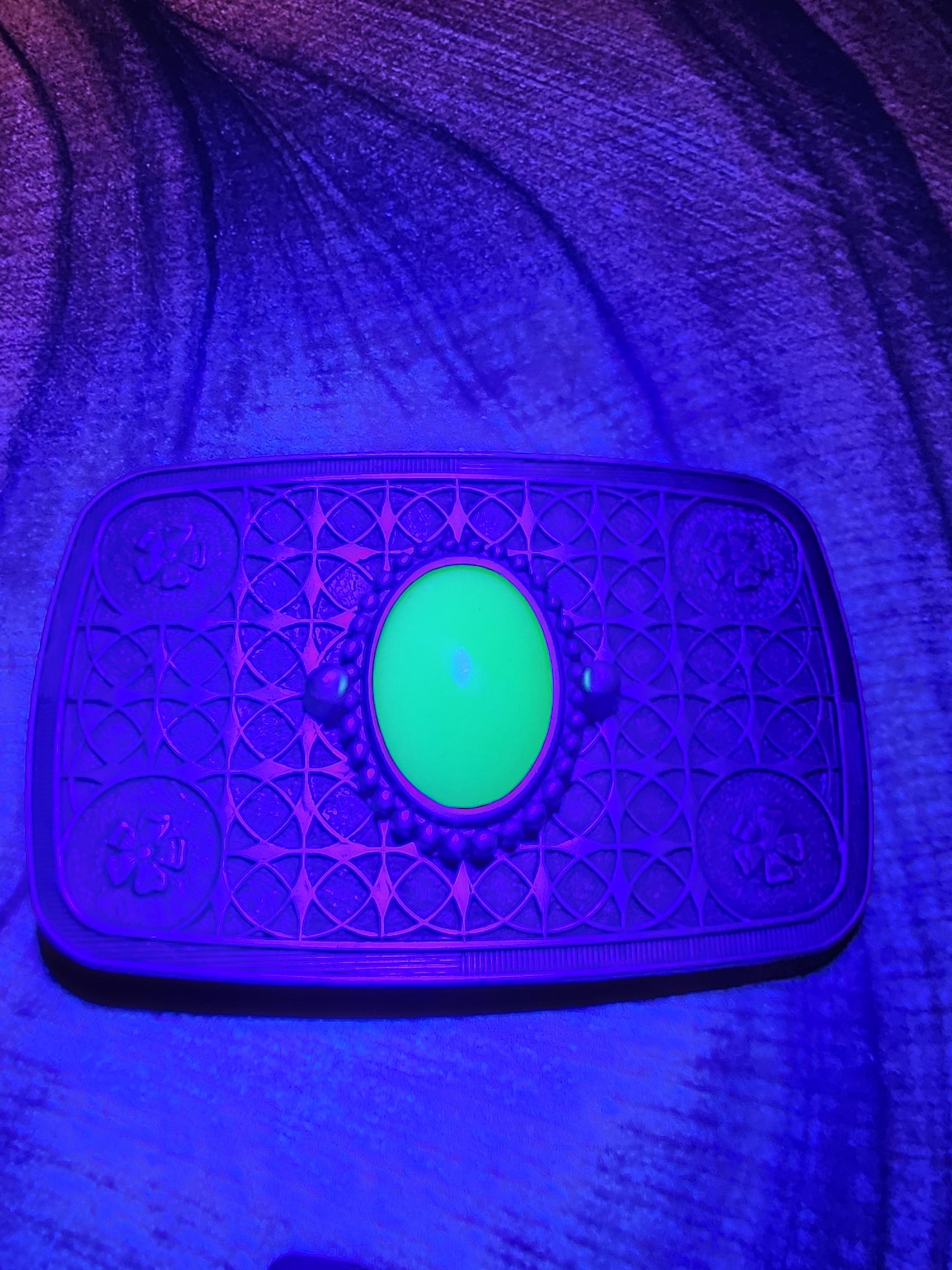 Uranium Glass Belt Buckle large 25x18 mm Oval cut Round top Cabochon cut vintage Uranium Glass stone that glows under black / UV light