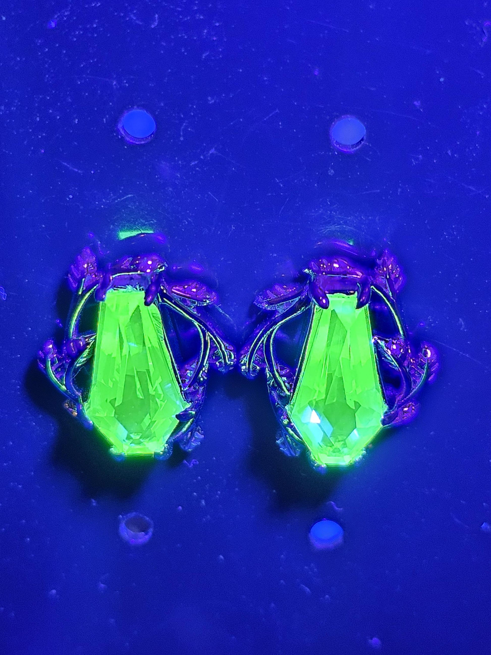 Uranium Glass Coffin cut Earrings in new Sterling Silver with Czech glass 10x5.5 mm Uranium Glass stones that glow under black/UV light