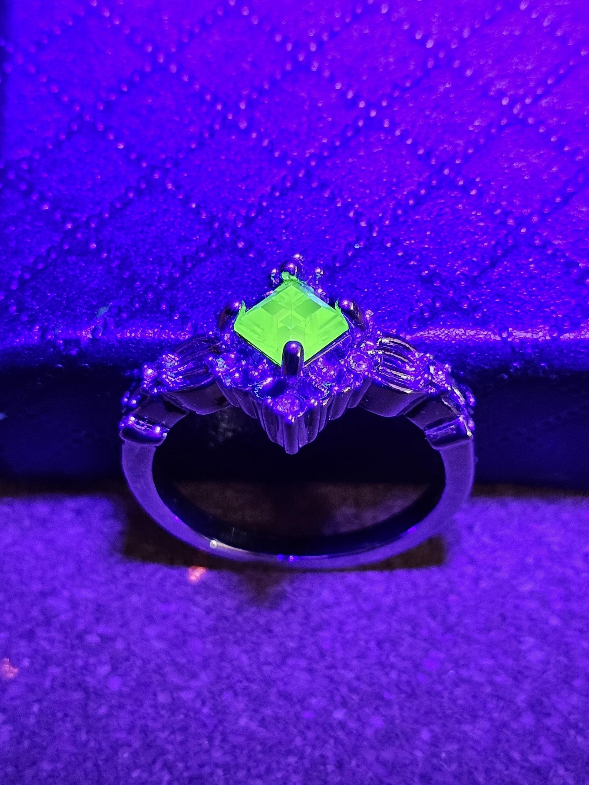 Uranium Glass Princess cut Ring READ DESCRIPTION size 5/6/7 new Sterling Silver vintage Uranium glass stone that glows under black/UV light