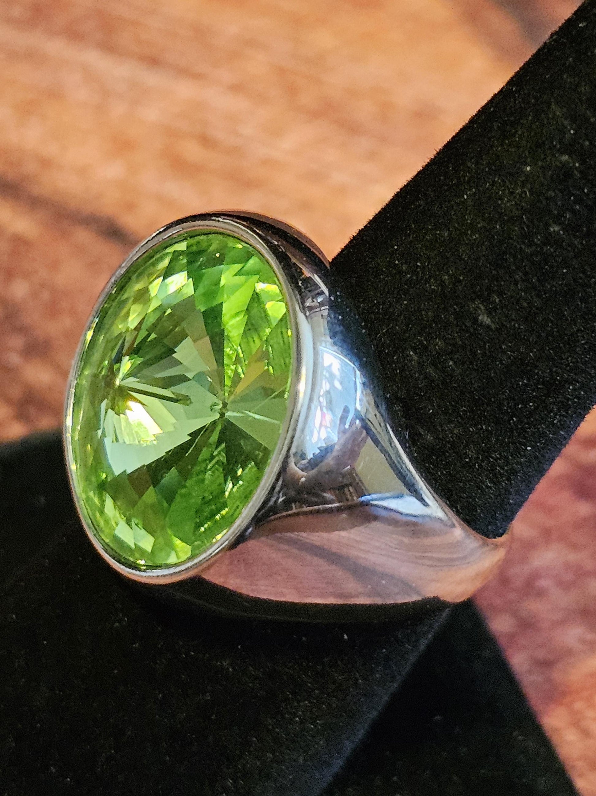 Uranium Glass Men Ring Adjustable with a large 18 mm vintage Uranium glass Rivolis style Round cut stone that glows under black/UV light