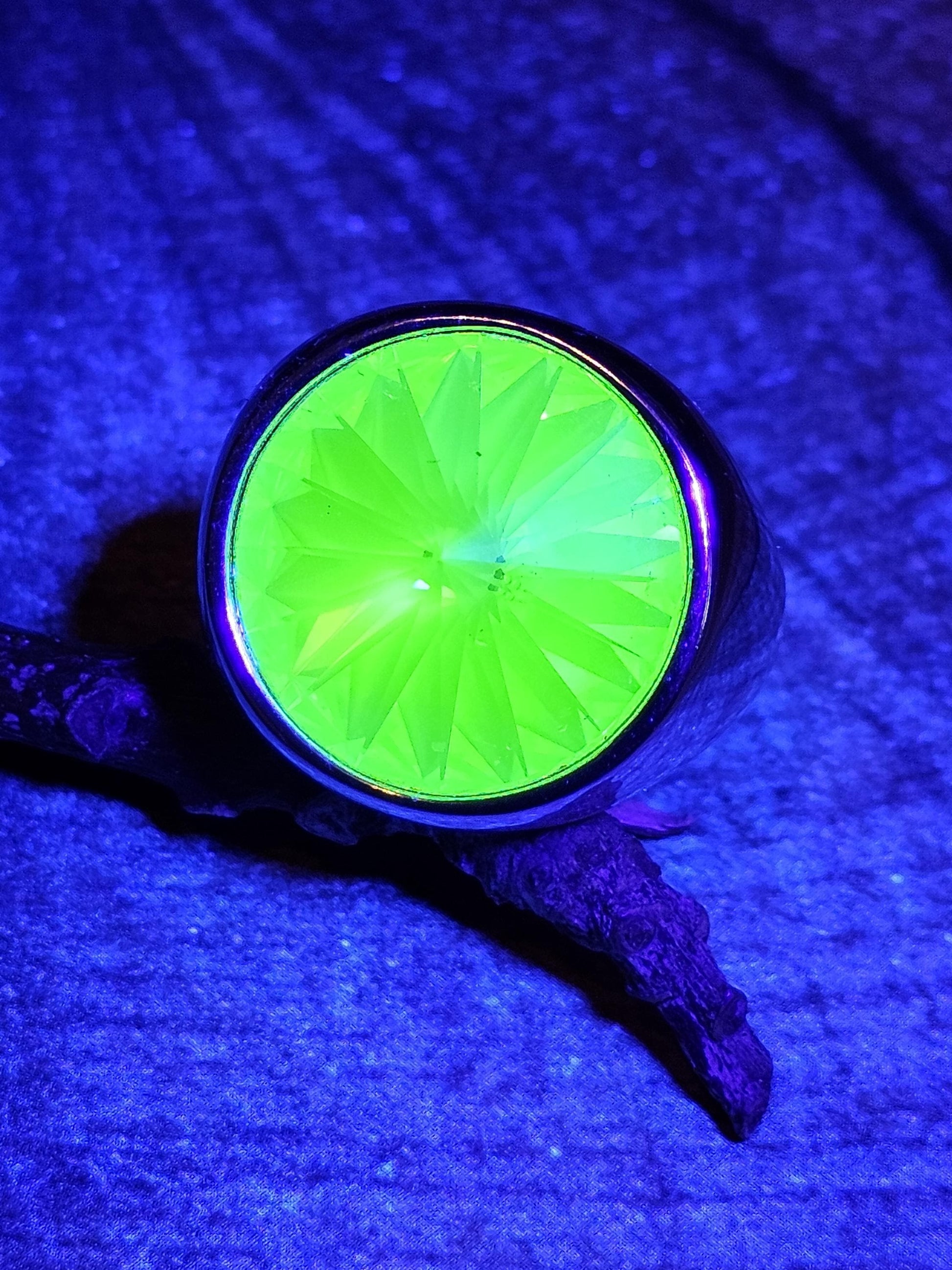 Uranium Glass Men Ring Adjustable with a large 18 mm vintage Uranium glass Rivolis style Round cut stone that glows under black/UV light