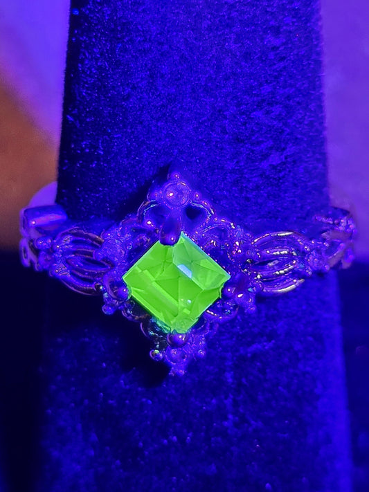 Uranium Glass Princess cut Ring READ DESCRIPTION size 5/6/7 new Sterling Silver vintage Uranium glass stone that glows under black/UV light