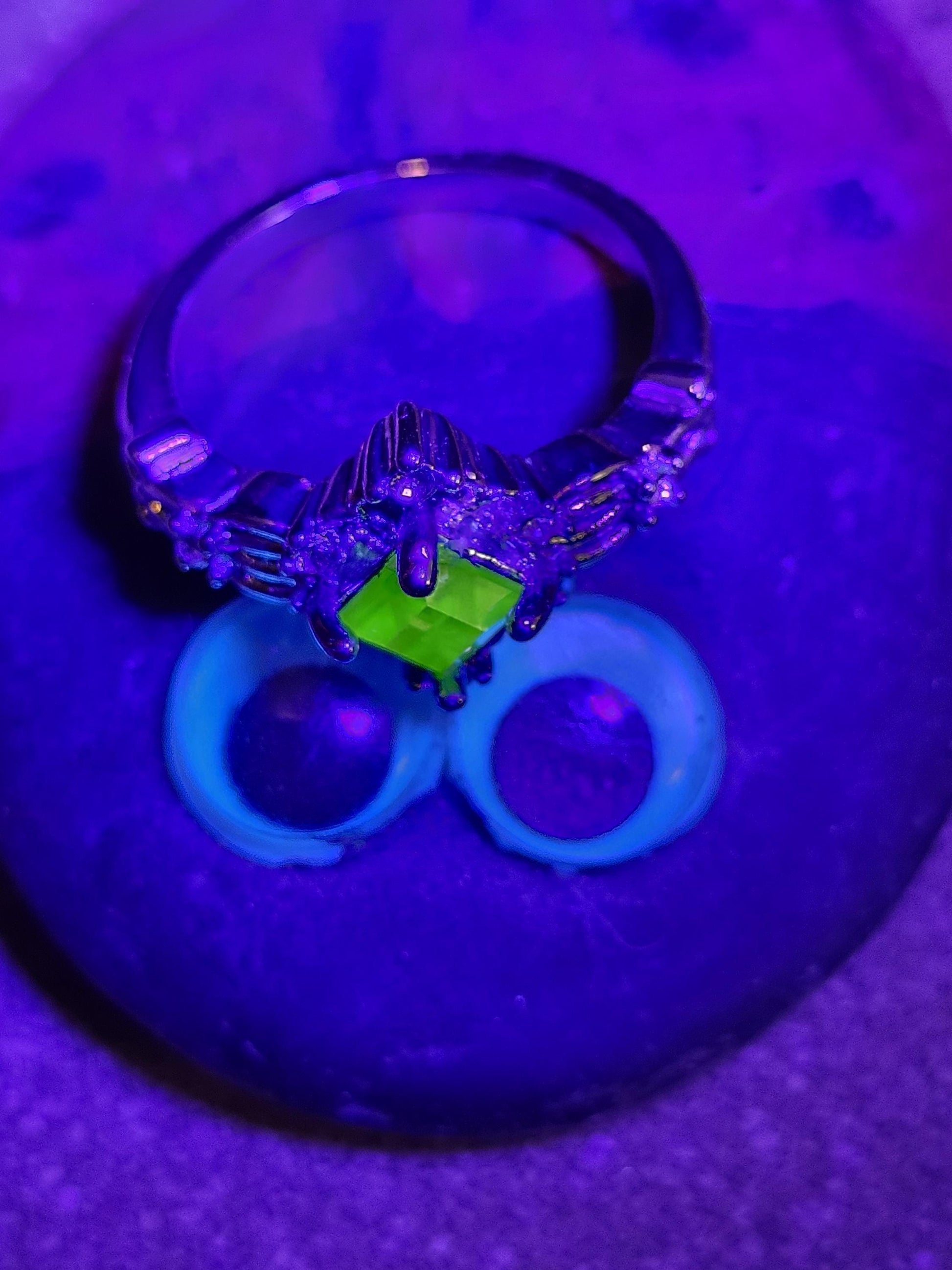 Uranium Glass Princess cut Ring READ DESCRIPTION size 5/6/7 new Sterling Silver vintage Uranium glass stone that glows under black/UV light