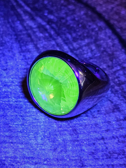 Uranium Glass Men Ring Adjustable with a large 18 mm vintage Uranium glass Rivolis style Round cut stone that glows under black/UV light