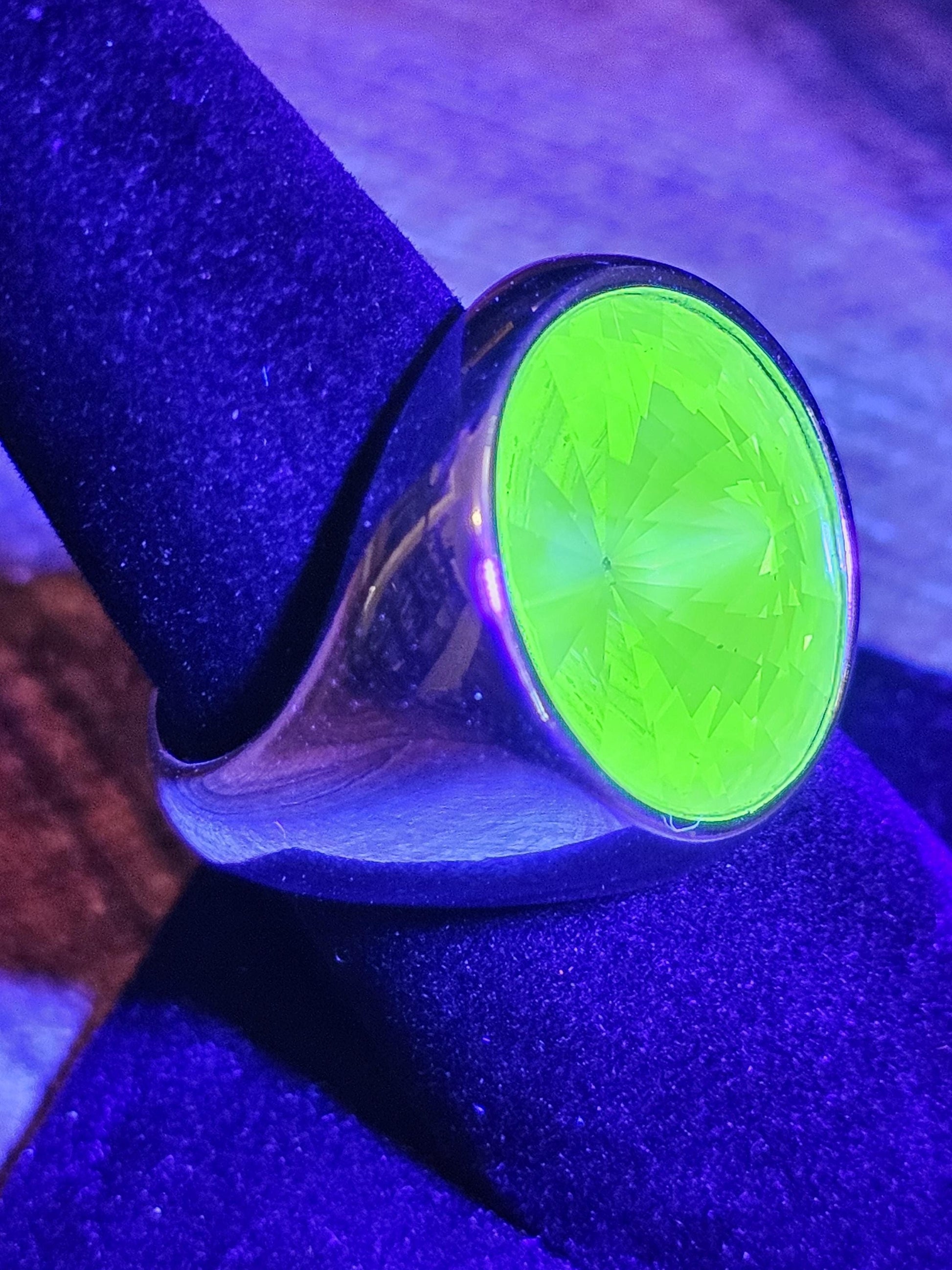 Uranium Glass Men Ring Adjustable with a large 18 mm vintage Uranium glass Rivolis style Round cut stone that glows under black/UV light