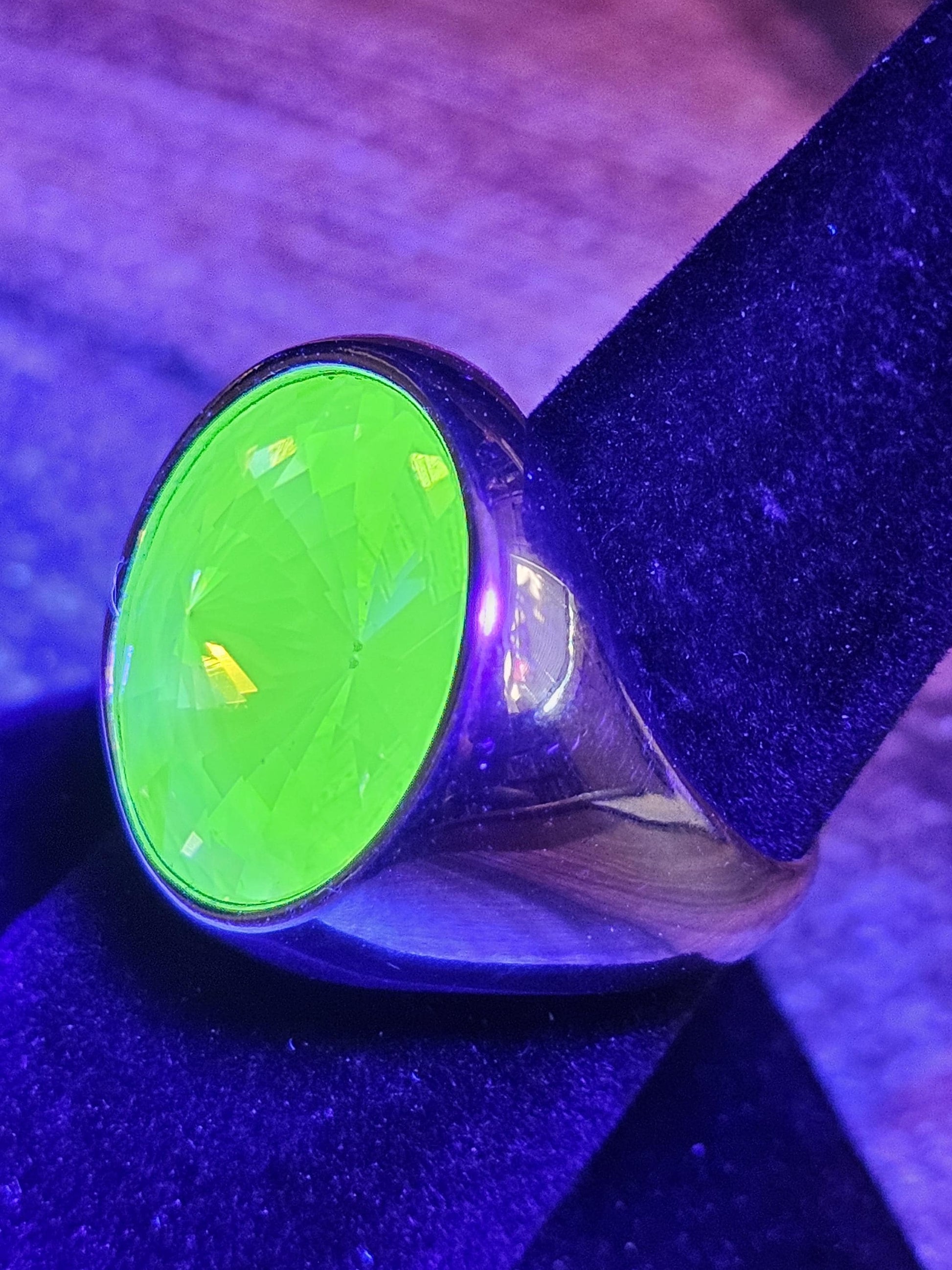 Uranium Glass Men Ring Adjustable with a large 18 mm vintage Uranium glass Rivolis style Round cut stone that glows under black/UV light