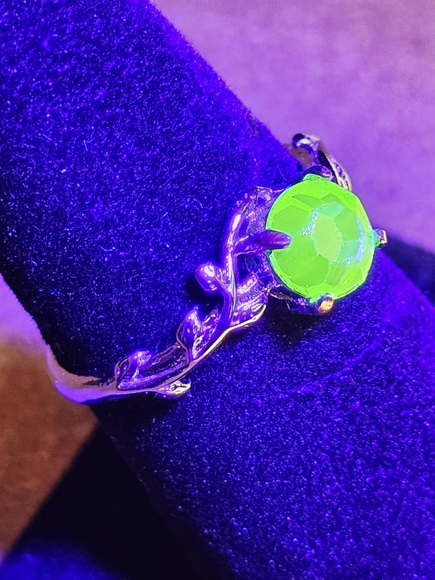 Uranium Glass Adjustable Ring new Sterling Silver Round cut 6 mm gree colored vintage Uranium glass stone that glows under black / UV light