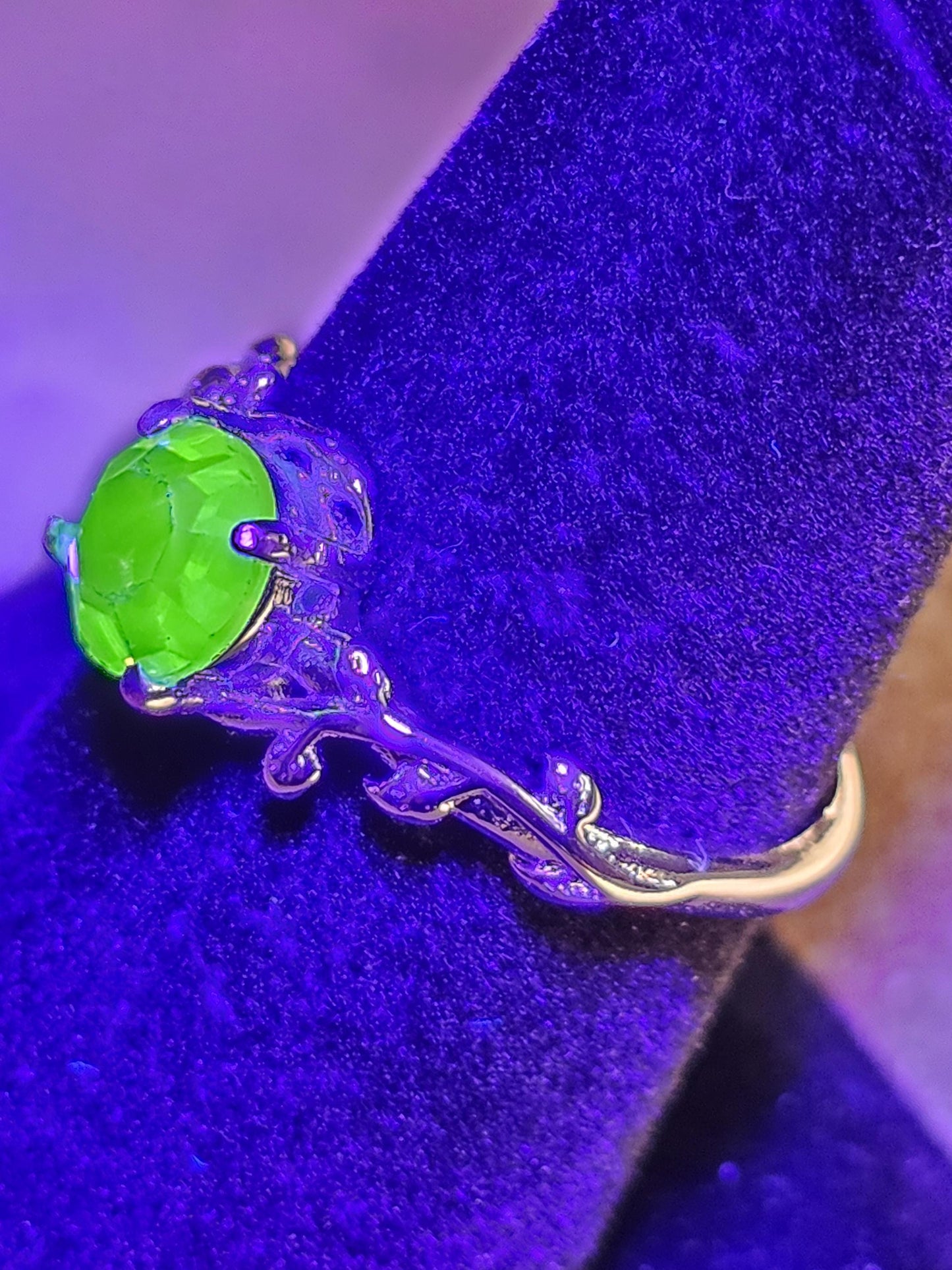 Uranium Glass Adjustable Ring new Sterling Silver Round cut 6 mm gree colored vintage Uranium glass stone that glows under black / UV light