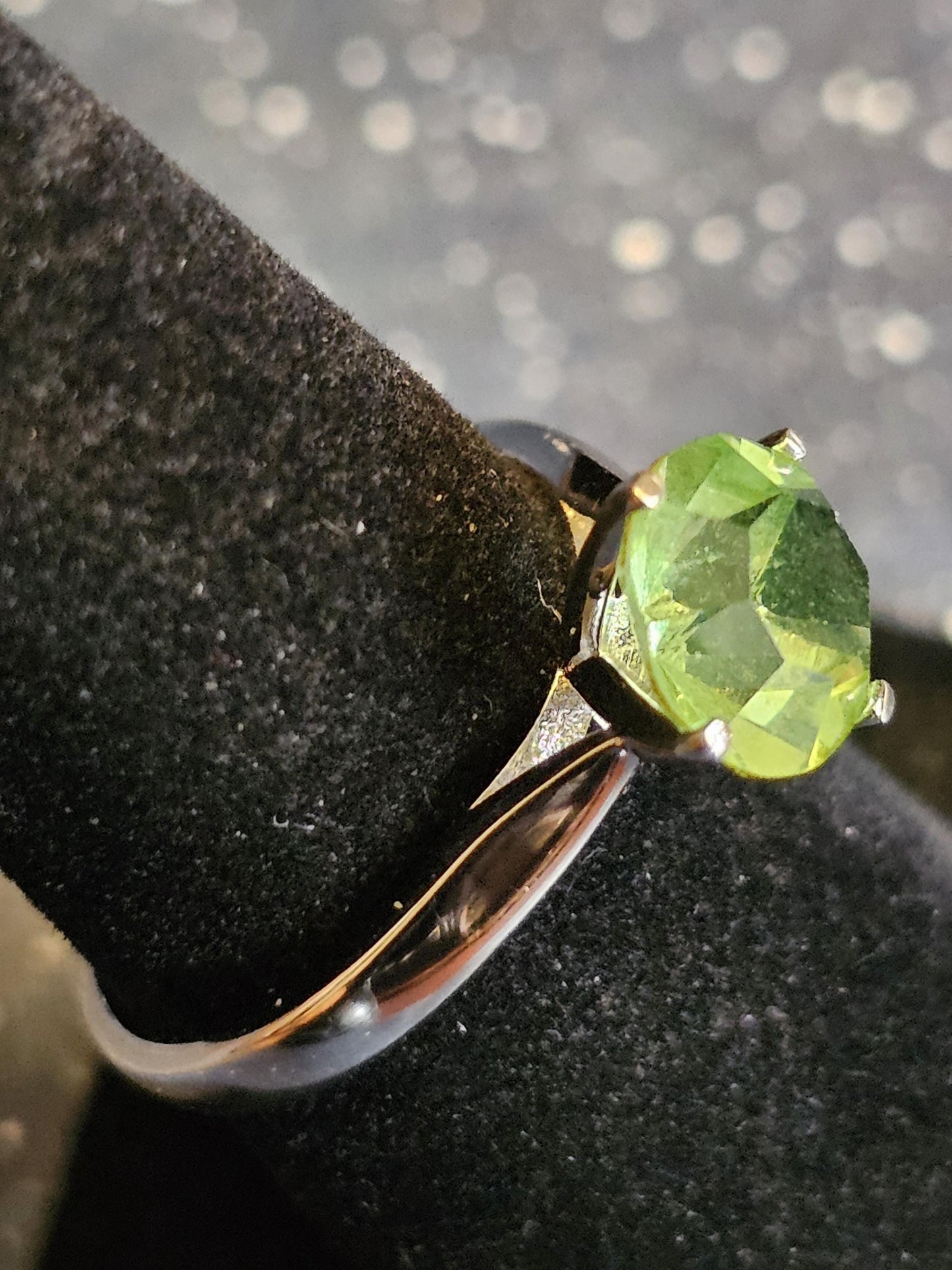 Uranium Glass Round cut Solitaire Ring size 6.5/7/7.5 in new Sterling Silver with 8mm Uranium glass stone that glows under black/UV light
