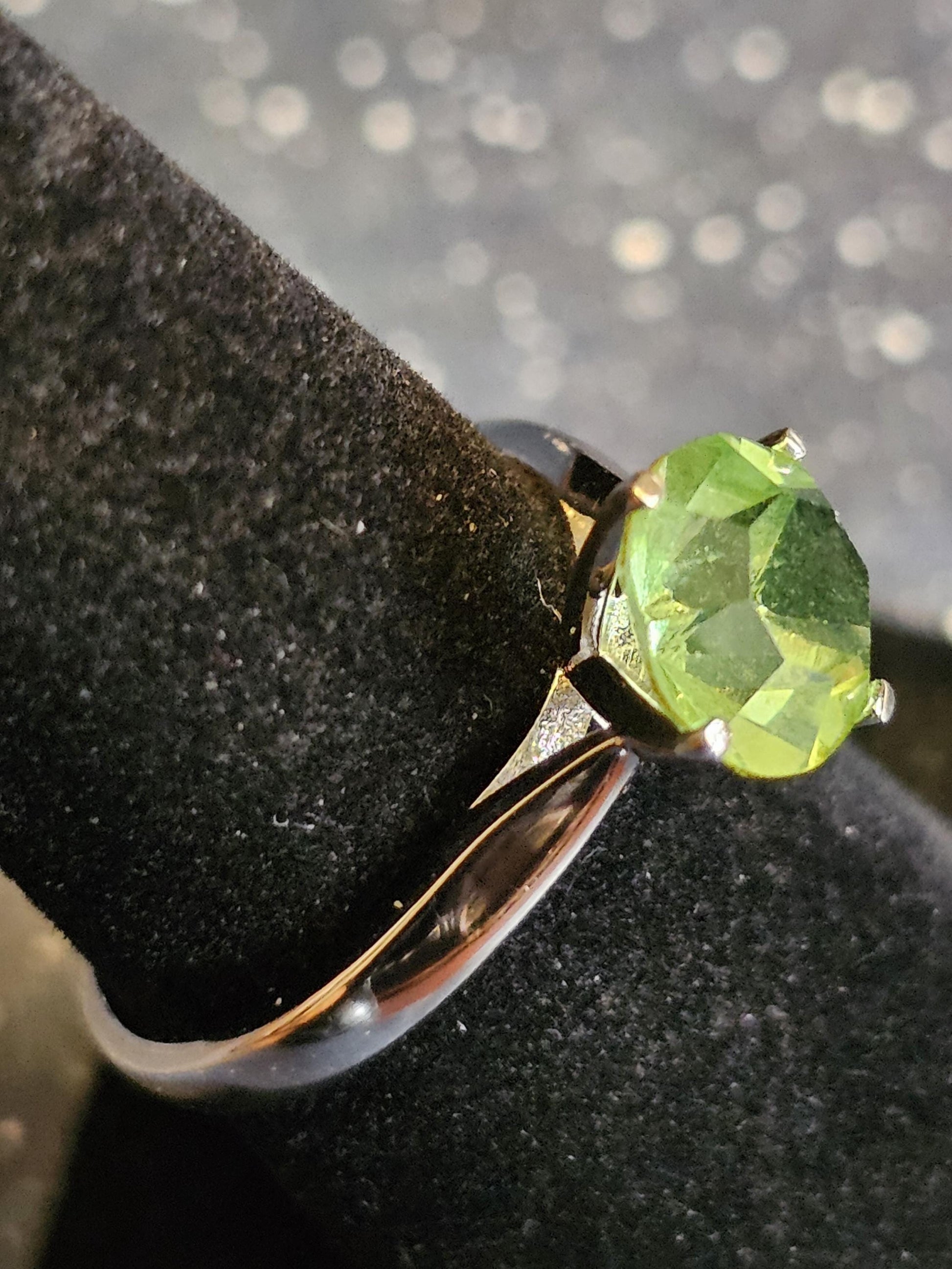 Uranium Glass Round cut Solitaire Ring size 6.5/7/7.5 in new Sterling Silver with 8mm Uranium glass stone that glows under black/UV light