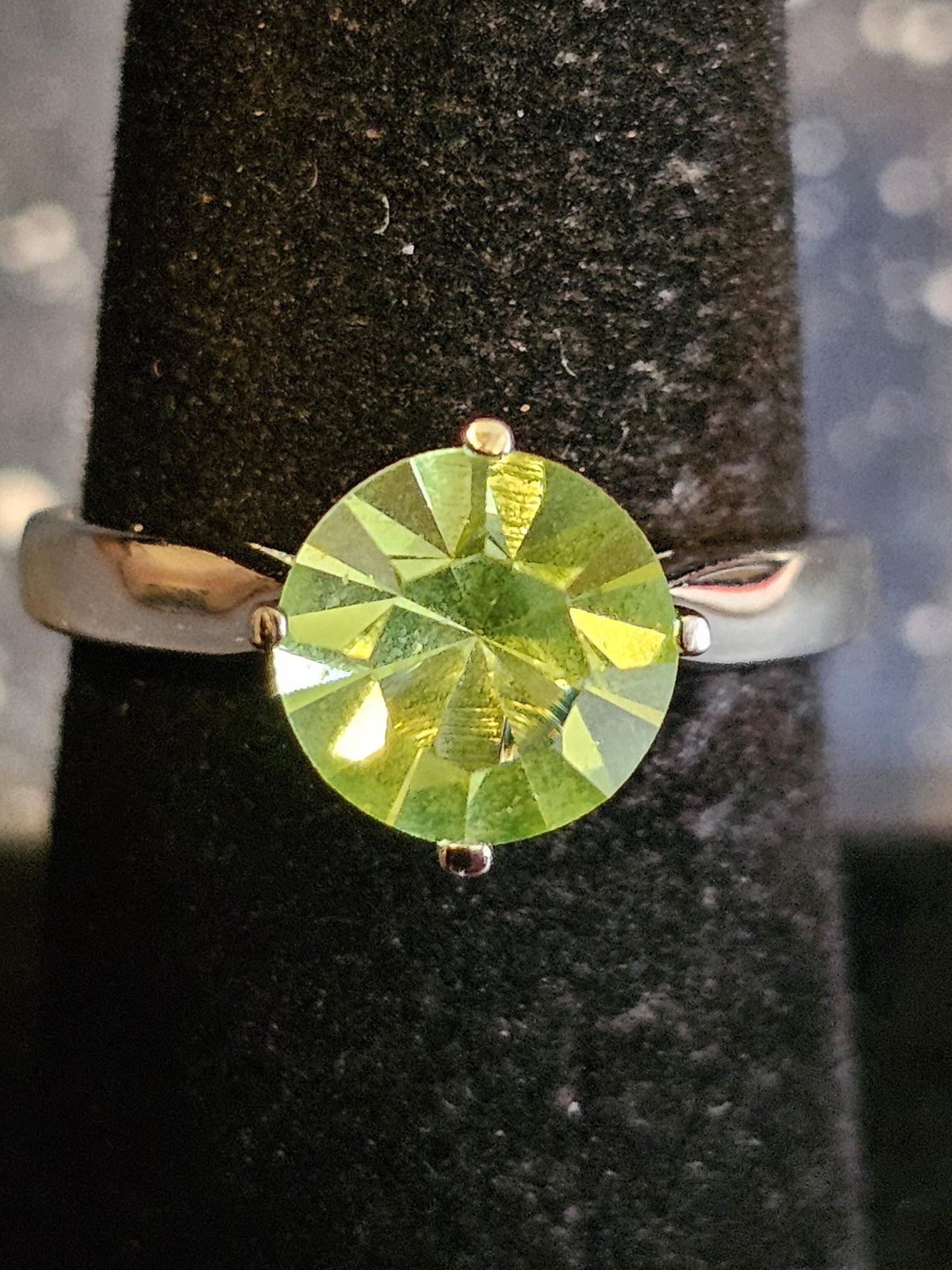 Uranium Glass Round cut Solitaire Ring size 6.5/7/7.5 in new Sterling Silver with 8mm Uranium glass stone that glows under black/UV light