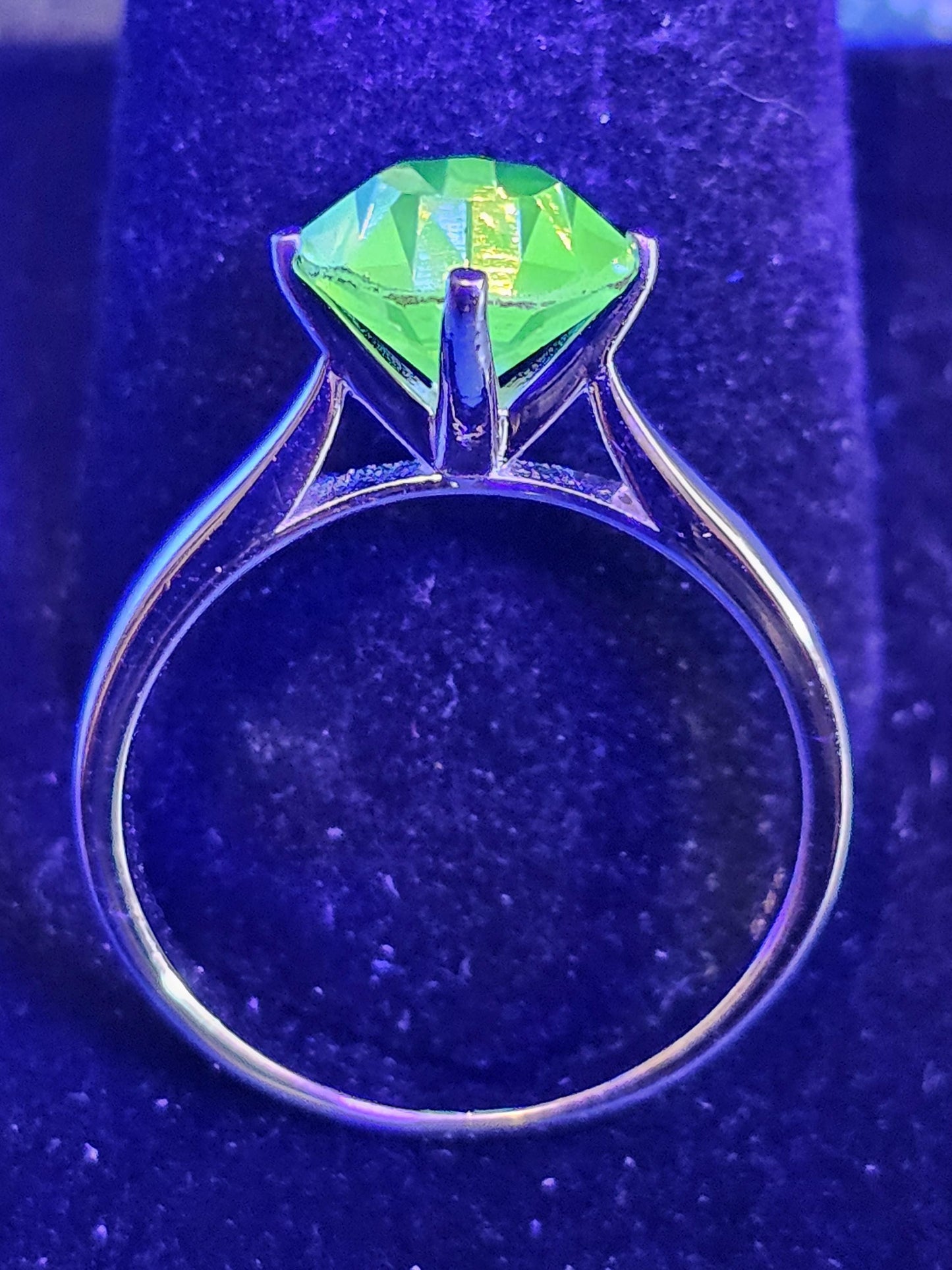 Uranium Glass Round cut Solitaire Ring size 6.5/7/7.5 in new Sterling Silver with 8mm Uranium glass stone that glows under black/UV light