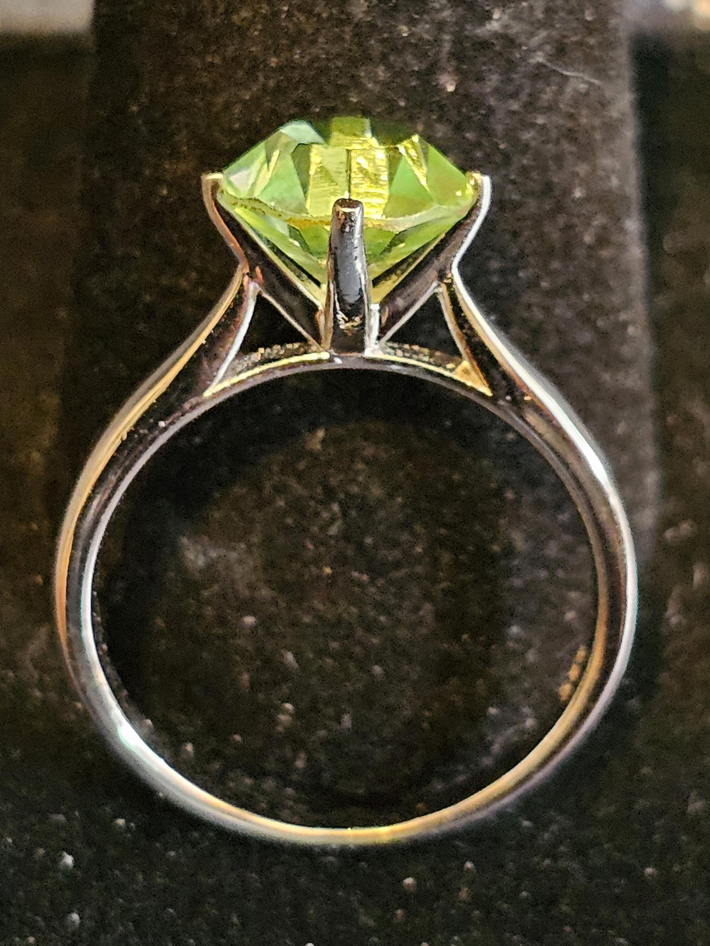 Uranium Glass Round cut Solitaire Ring size 6.5/7/7.5 in new Sterling Silver with 8mm Uranium glass stone that glows under black/UV light