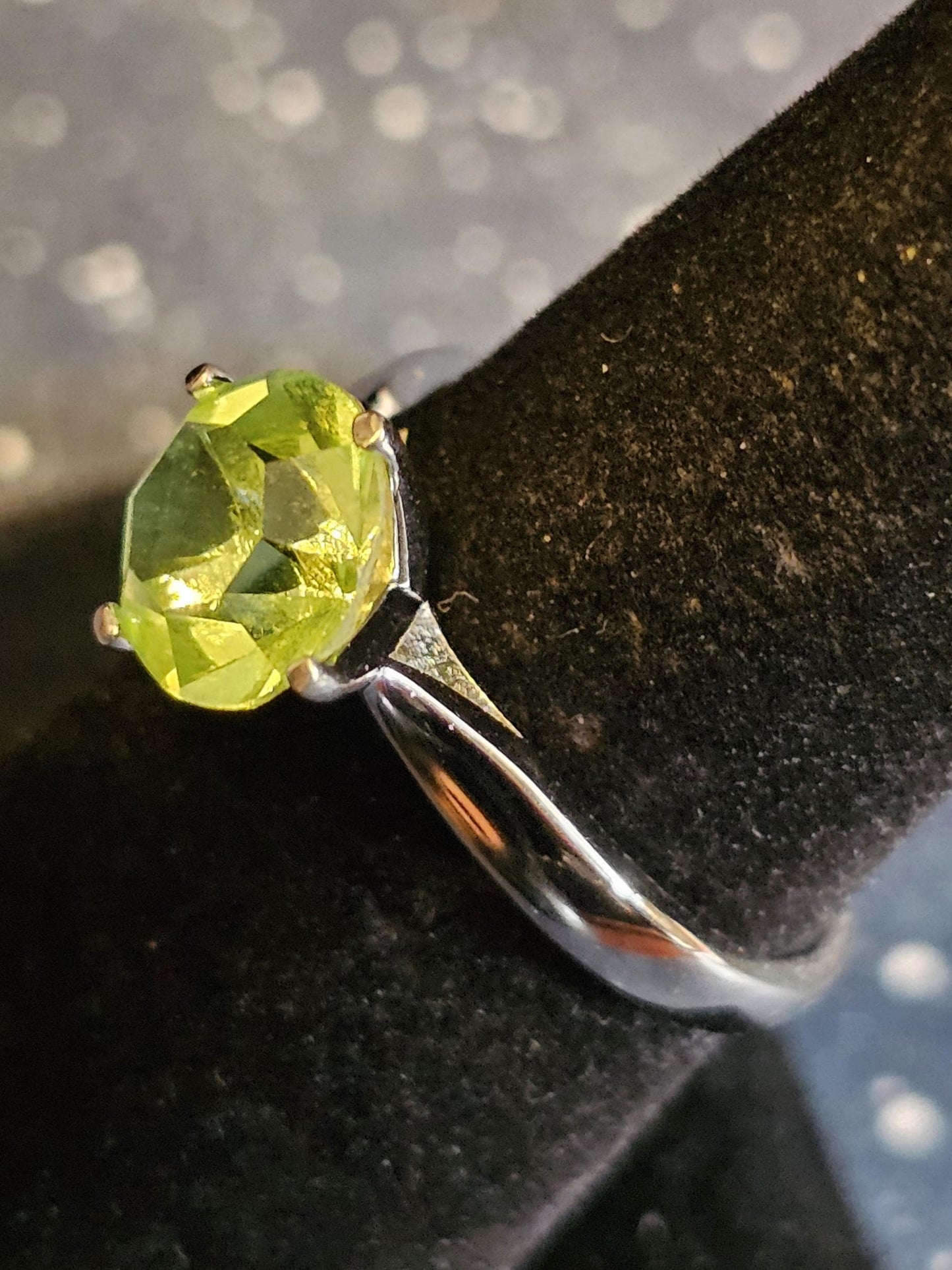Uranium Glass Round cut Solitaire Ring size 6.5/7/7.5 in new Sterling Silver with 8mm Uranium glass stone that glows under black/UV light