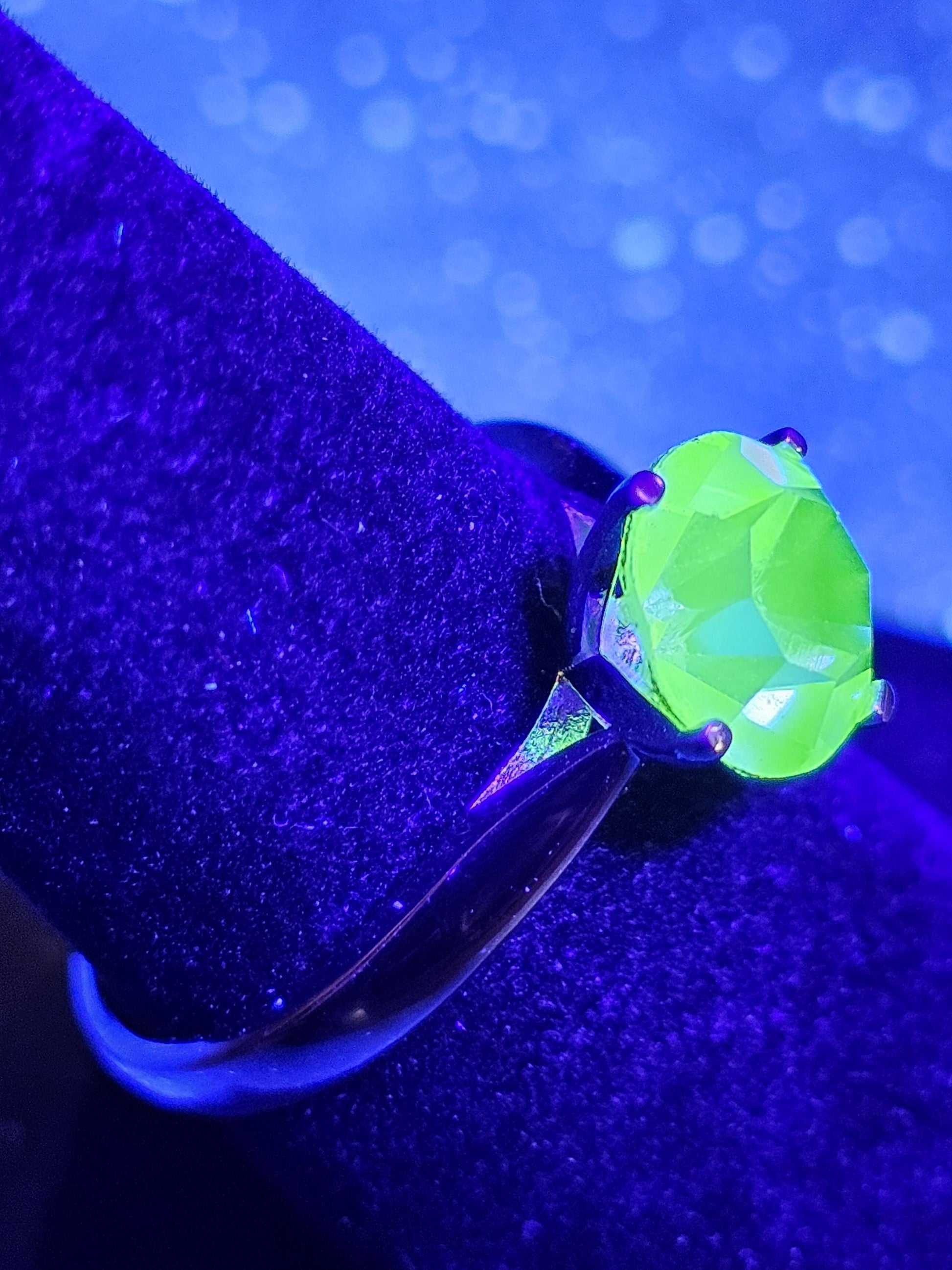 Uranium Glass Round cut Solitaire Ring size 6.5/7/7.5 in new Sterling Silver with 8mm Uranium glass stone that glows under black/UV light