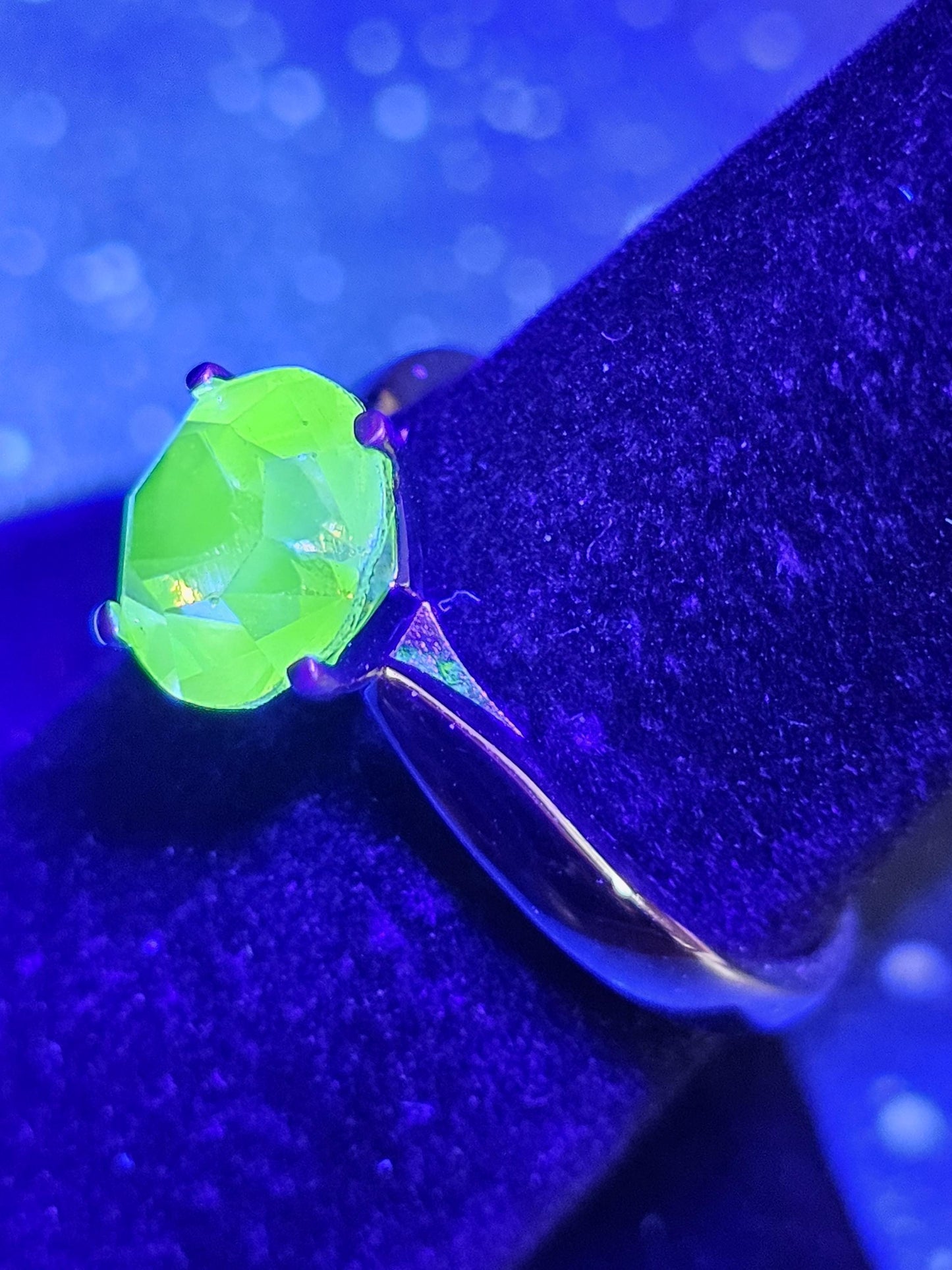 Uranium Glass Round cut Solitaire Ring size 6.5/7/7.5 in new Sterling Silver with 8mm Uranium glass stone that glows under black/UV light