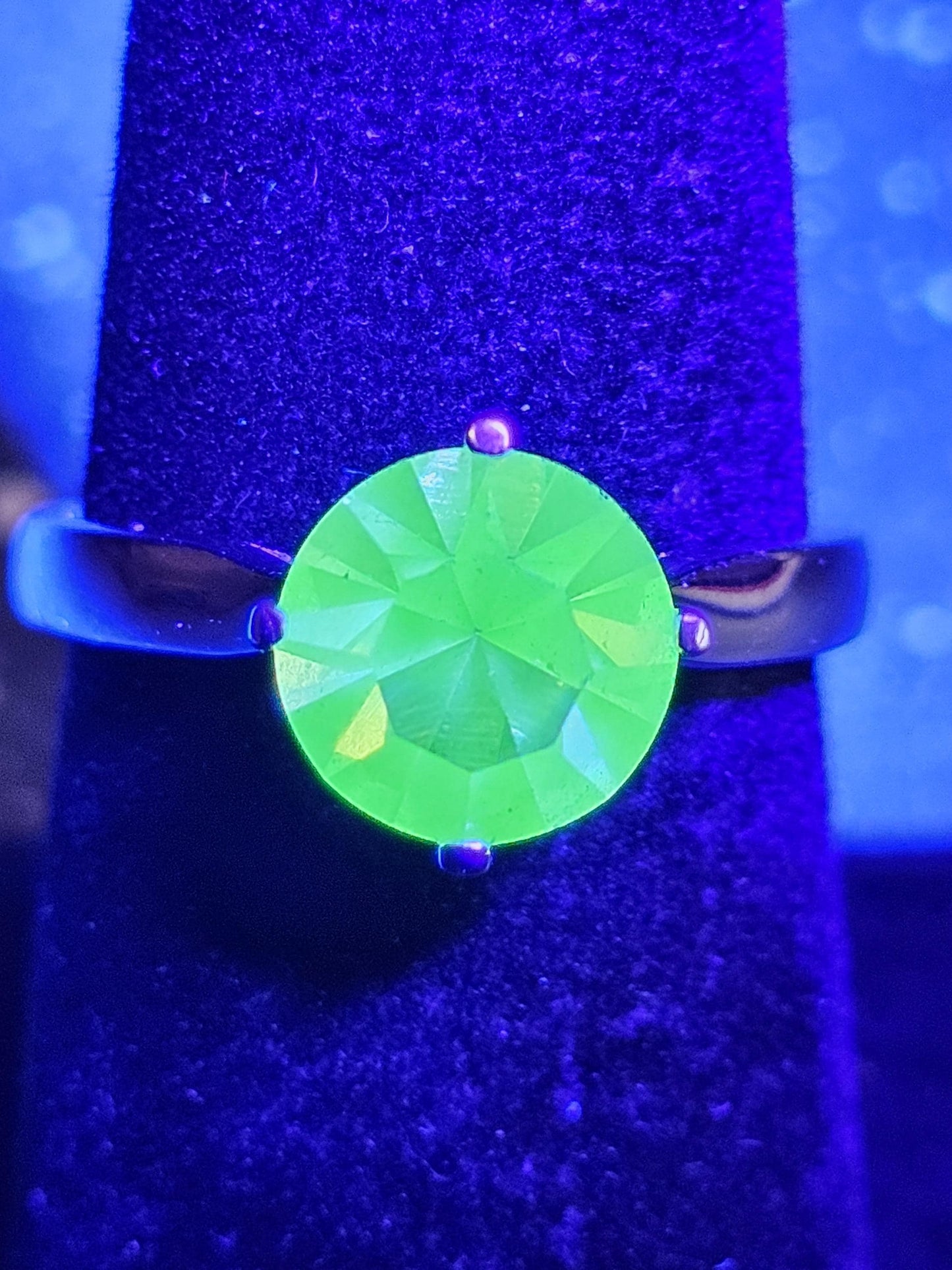 Uranium Glass Round cut Solitaire Ring size 6.5/7/7.5 in new Sterling Silver with 8mm Uranium glass stone that glows under black/UV light