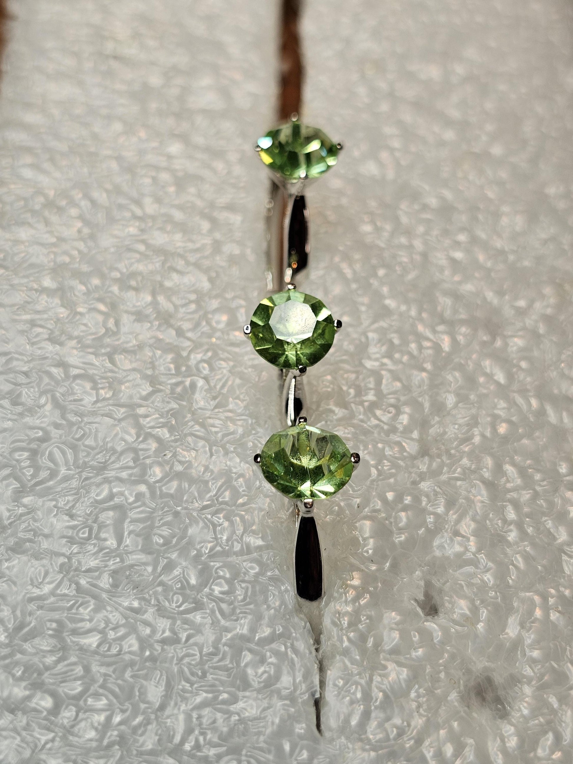 Uranium Glass Round cut Solitaire Ring size 6.5/7/7.5 in new Sterling Silver with 8mm Uranium glass stone that glows under black/UV light