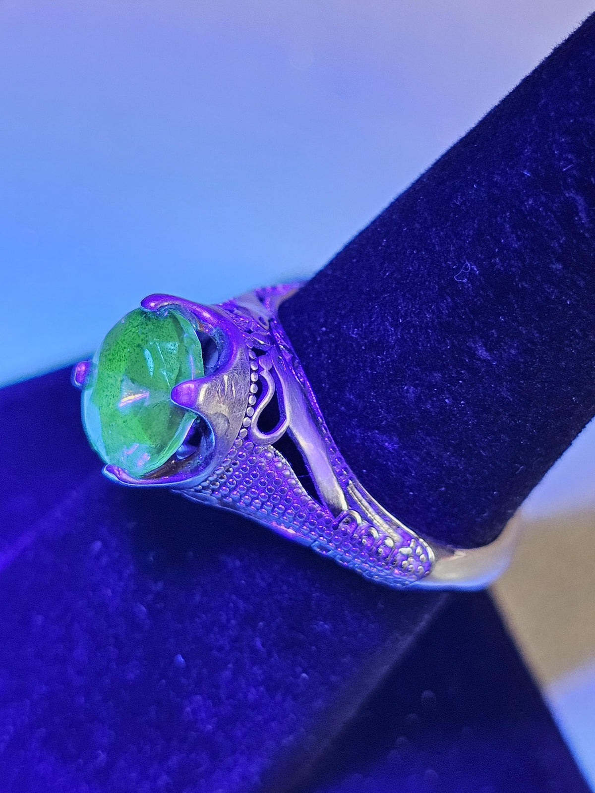 Uranium Glass Round cut Ring vintage style new Sterling Silver size 7 vintage Green/Pink Uranium glass stone that glows under black/UV light