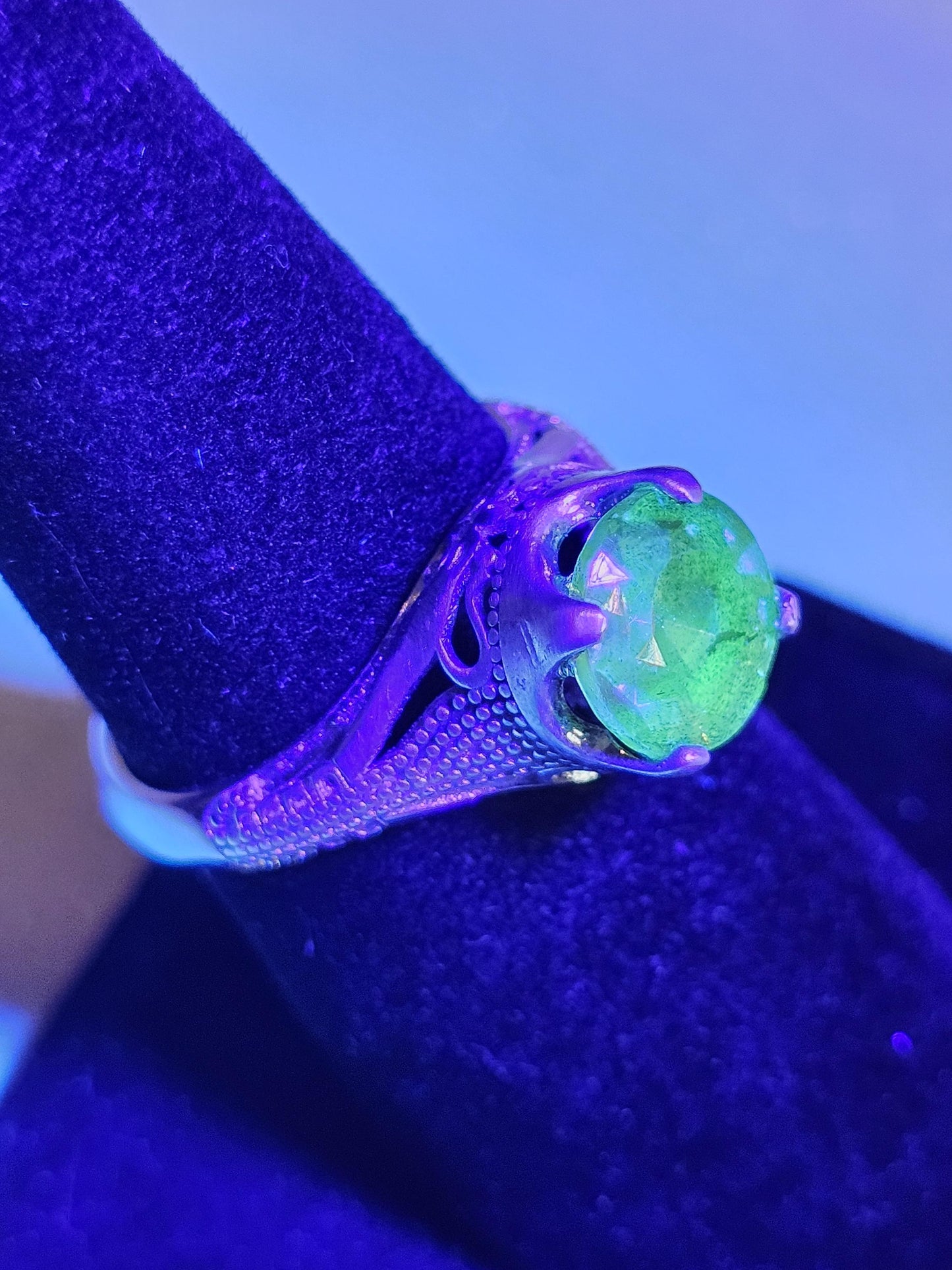 Uranium Glass Round cut Ring vintage style new Sterling Silver size 7 vintage Green/Pink Uranium glass stone that glows under black/UV light