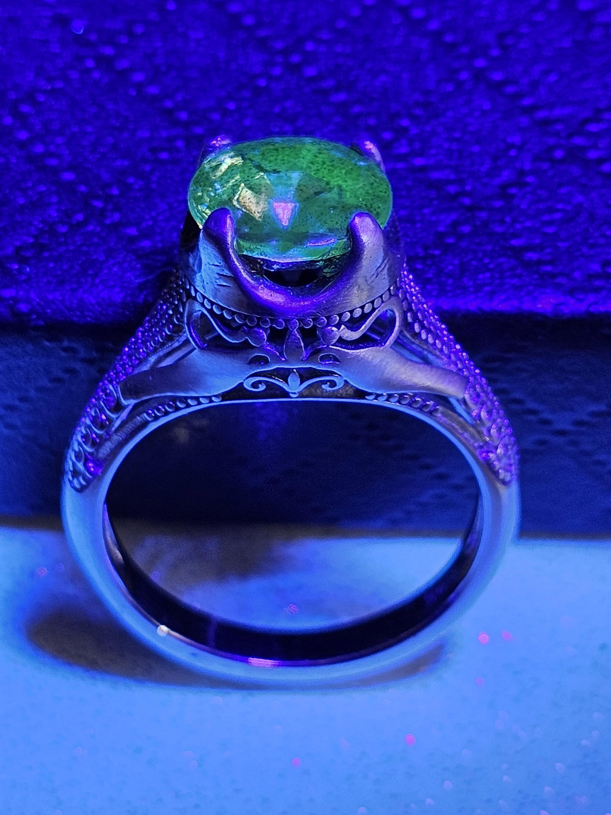 Uranium Glass Round cut Ring vintage style new Sterling Silver size 7 vintage Green/Pink Uranium glass stone that glows under black/UV light