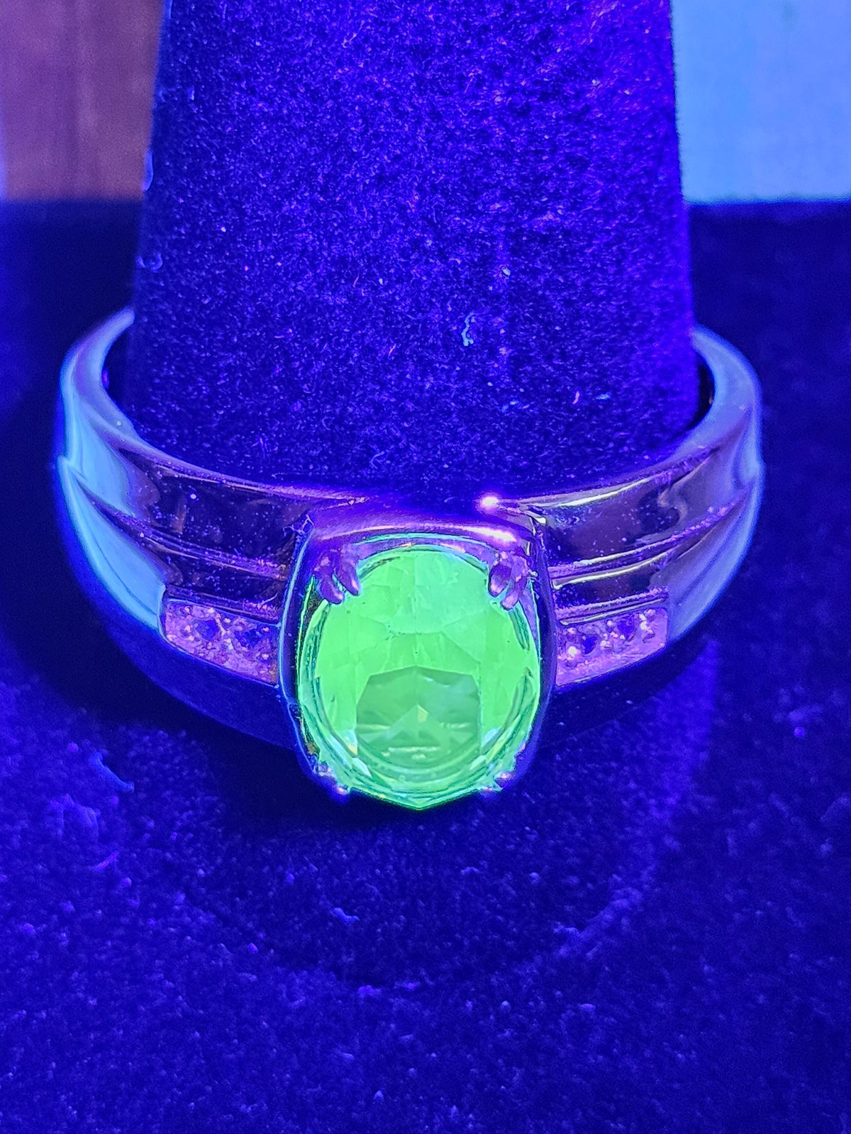 Uranium Glass Men's Ring size 13 new Sterling Silver with a vintage Oval cut Uranium glass stone that glows under black/UV light