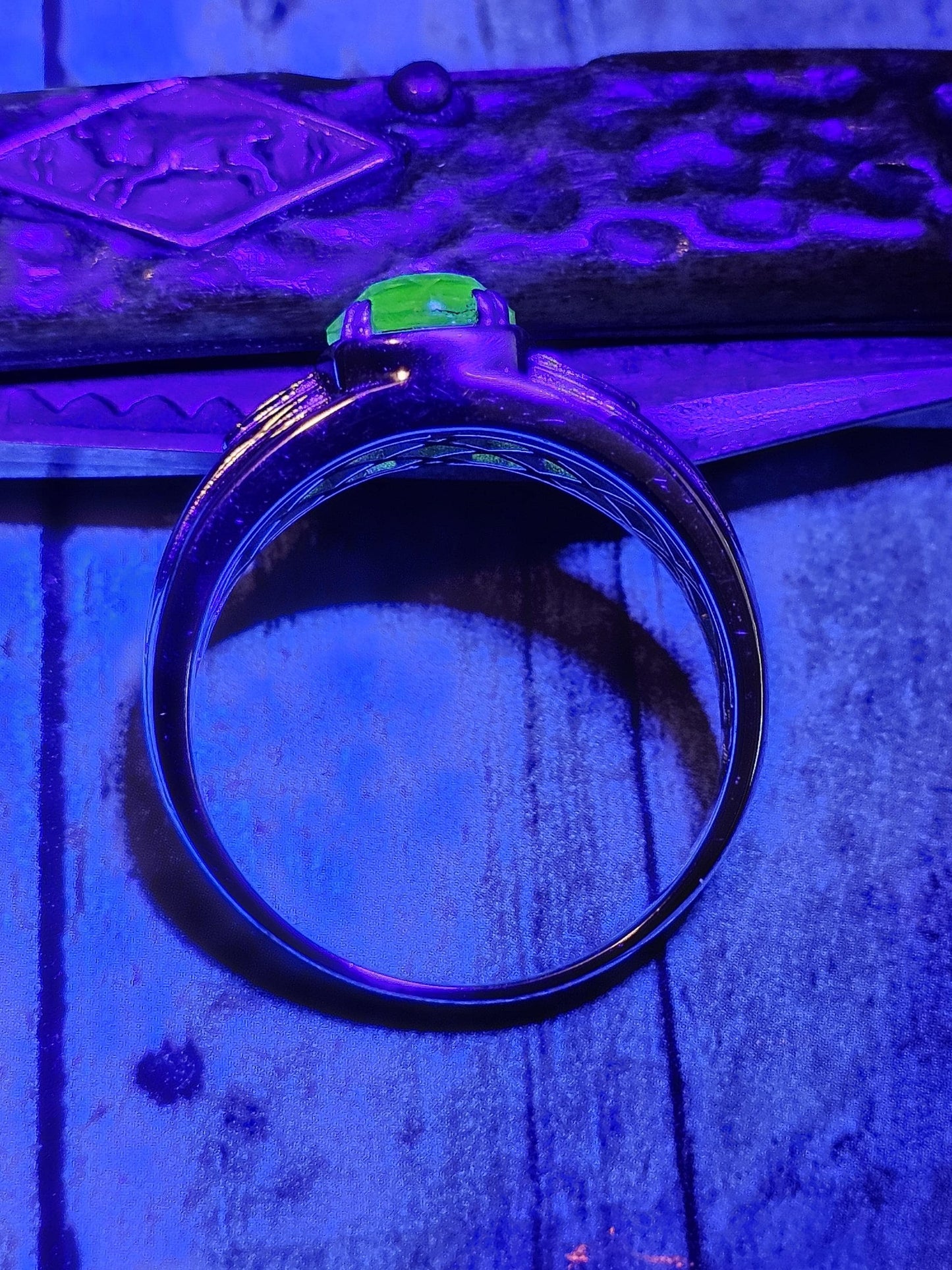 Uranium Glass Men's Ring size 13 new Sterling Silver with a vintage Oval cut Uranium glass stone that glows under black/UV light