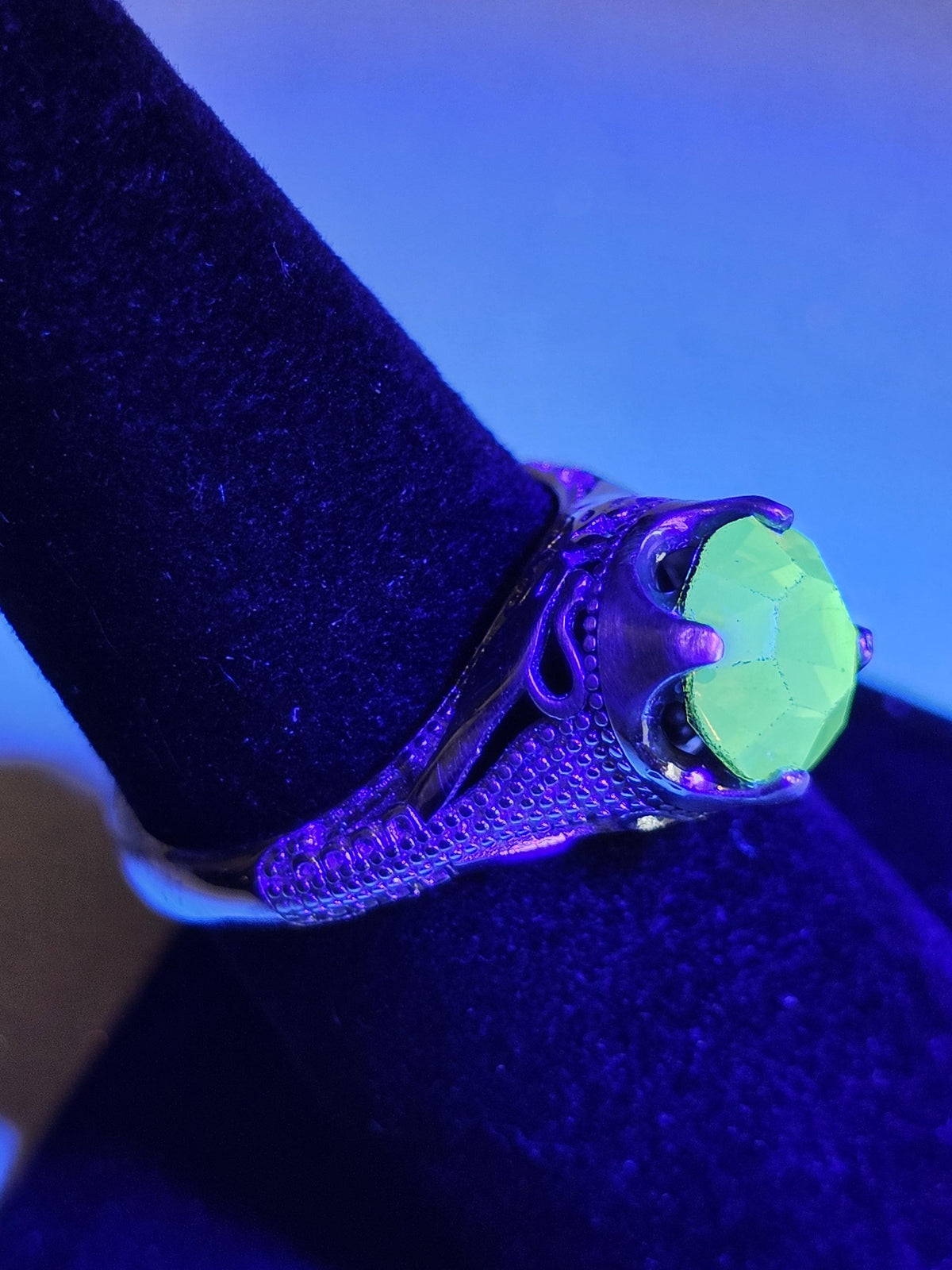 Uranium Glass Round cut Ring vintage style new Sterling Silver size 7 vintage Yellow Uranium glass stone that glows under black / UV light