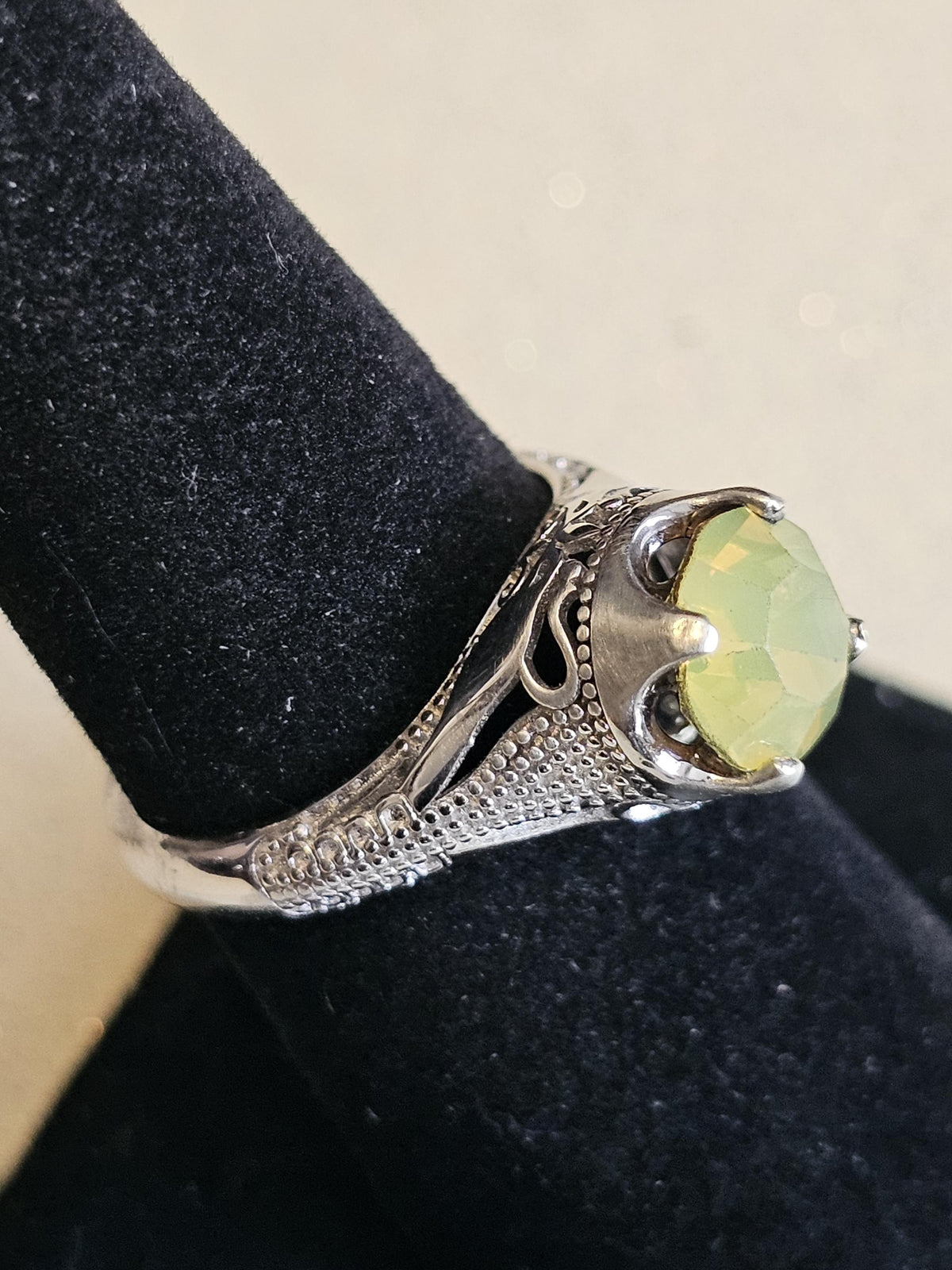 Uranium Glass Round cut Ring vintage style new Sterling Silver size 7 vintage Yellow Uranium glass stone that glows under black / UV light