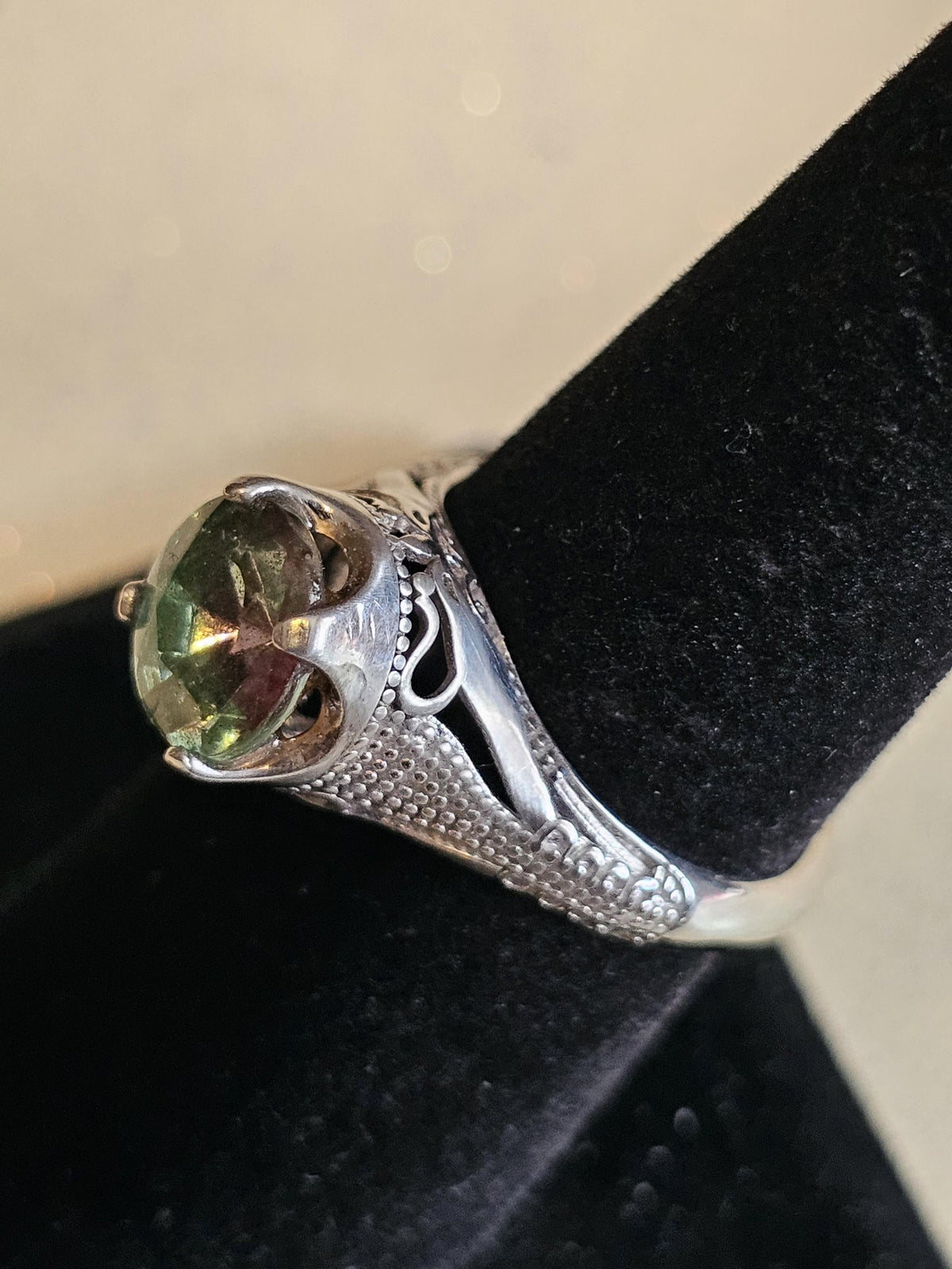 Uranium Glass Round cut Ring vintage style new Sterling Silver size 7 vintage Green/Pink Uranium glass stone that glows under black/UV light