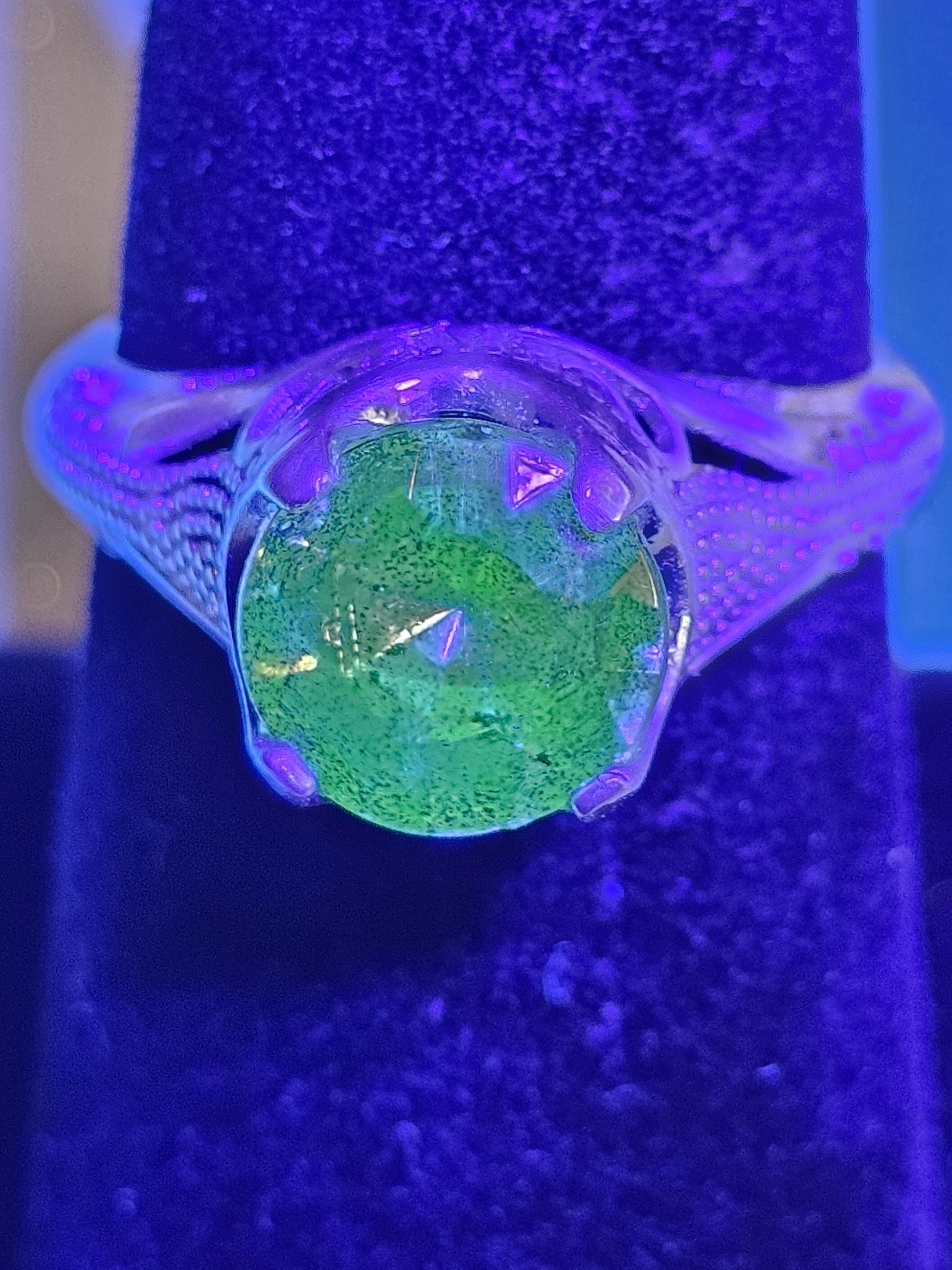 Uranium Glass Round cut Ring vintage style new Sterling Silver size 7 vintage Green/Pink Uranium glass stone that glows under black/UV light