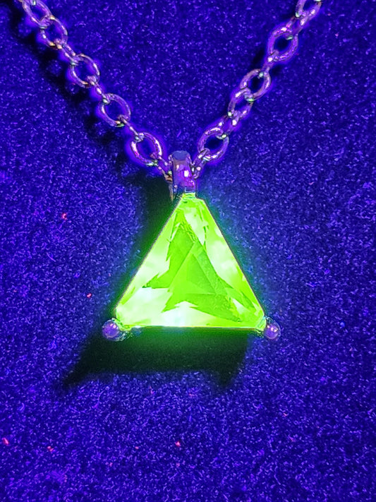 Uranium Glass Pendant READ DESCRIPTION in new Sterling Silver with a Trillion cut Uranium glass stone that glows under black / UV light