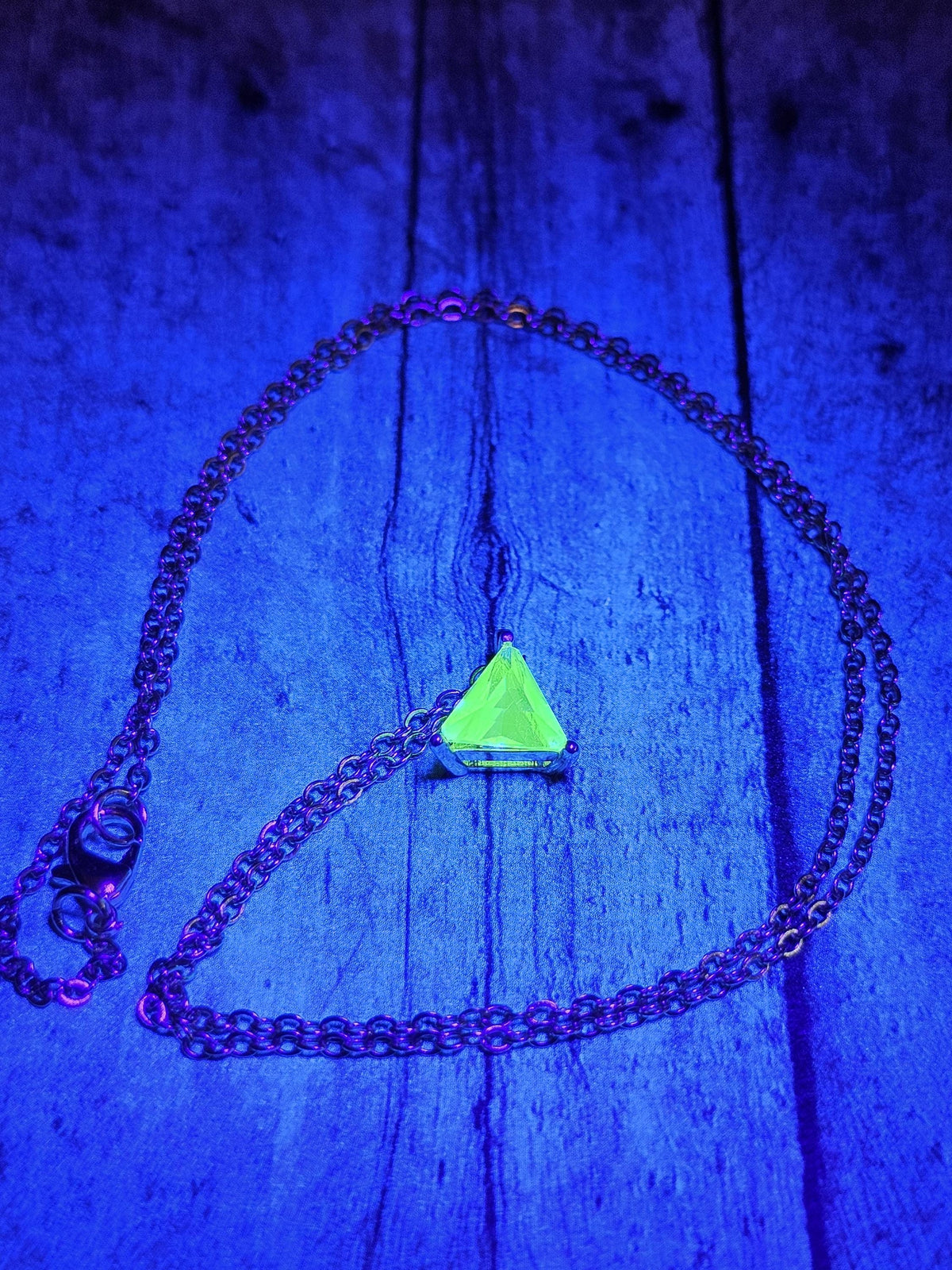 Uranium Glass Pendant READ DESCRIPTION in new Sterling Silver with a Trillion cut Uranium glass stone that glows under black / UV light