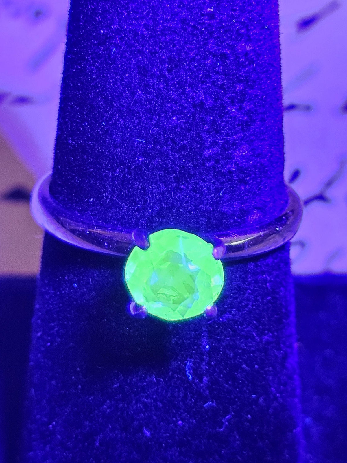Uranium Glass Round cut Solitaire Ring size 6.5/7/7.5 in new Sterling Silver with 6mm Uranium glass stone that glows under black/UV light