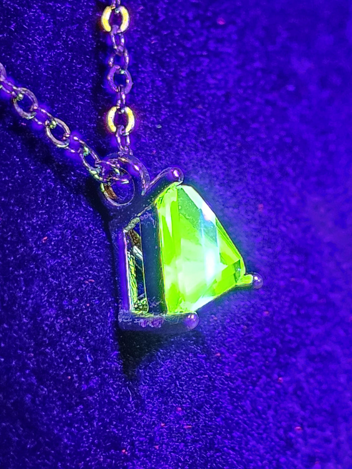 Uranium Glass Pendant READ DESCRIPTION in new Sterling Silver with a Trillion cut Uranium glass stone that glows under black / UV light