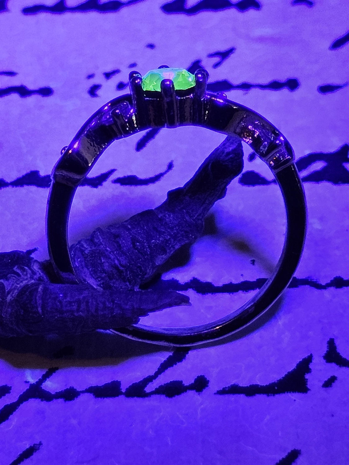 Uranium Glass Round cut ring size 7/8 Stirling Silver Yellow-Gold Plated with a vintage Uranium glass stone that glows under black/UV light