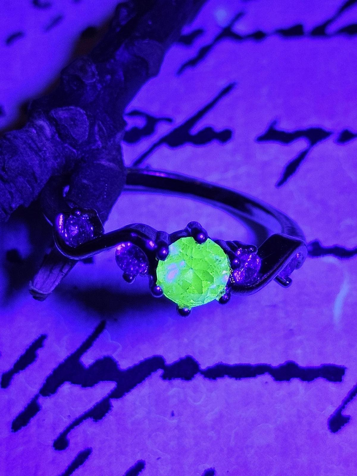 Uranium Glass Round cut ring size 7/8 Stirling Silver Yellow-Gold Plated with a vintage Uranium glass stone that glows under black/UV light