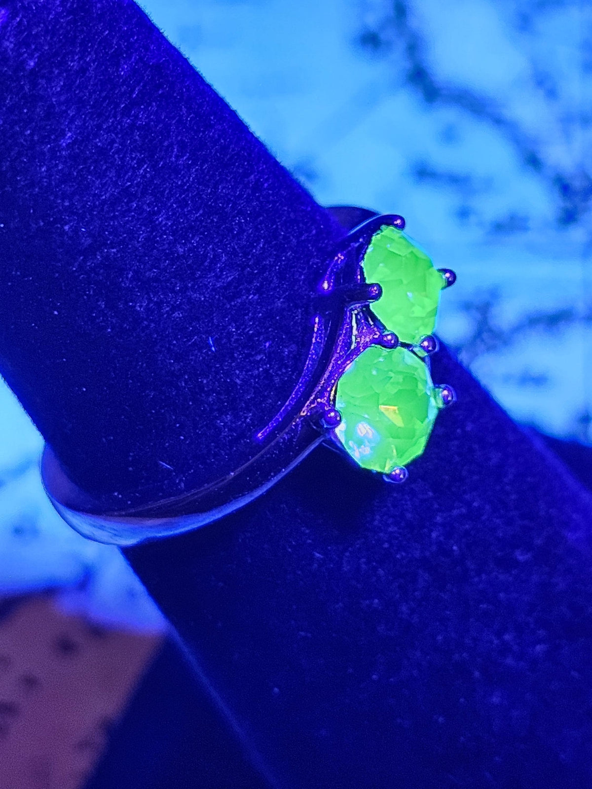 Uranium Glass Round cut Ring Toi et Moi style size 5 in Sterling Silver with 2 vintage 5mm Uranium glass stones that glows under black light