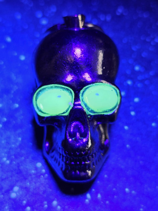Uranium glass Skull Keychain this 1.25-in tall zinc alloy skull contains two White vintage 8x6 oval vintage Uranium glass stones in its eyes