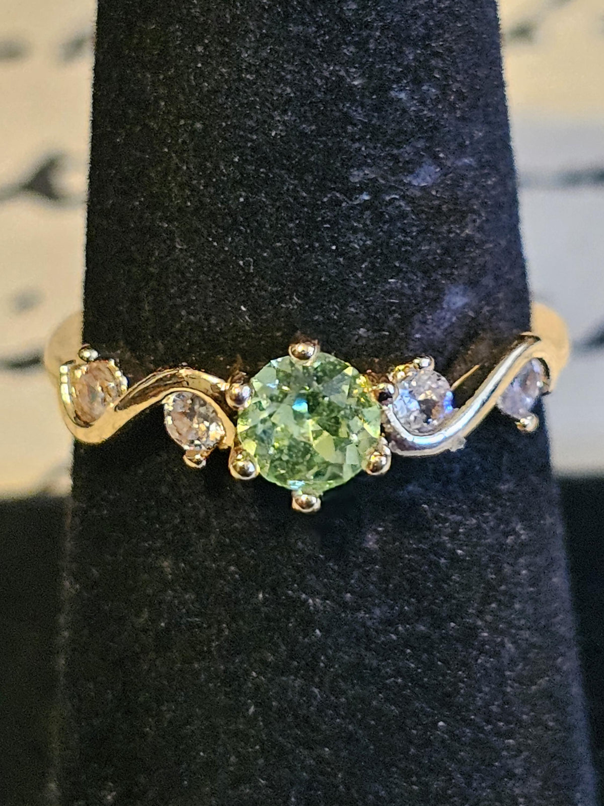 Uranium Glass Round cut ring size 7/8 Stirling Silver Yellow-Gold Plated with a vintage Uranium glass stone that glows under black/UV light