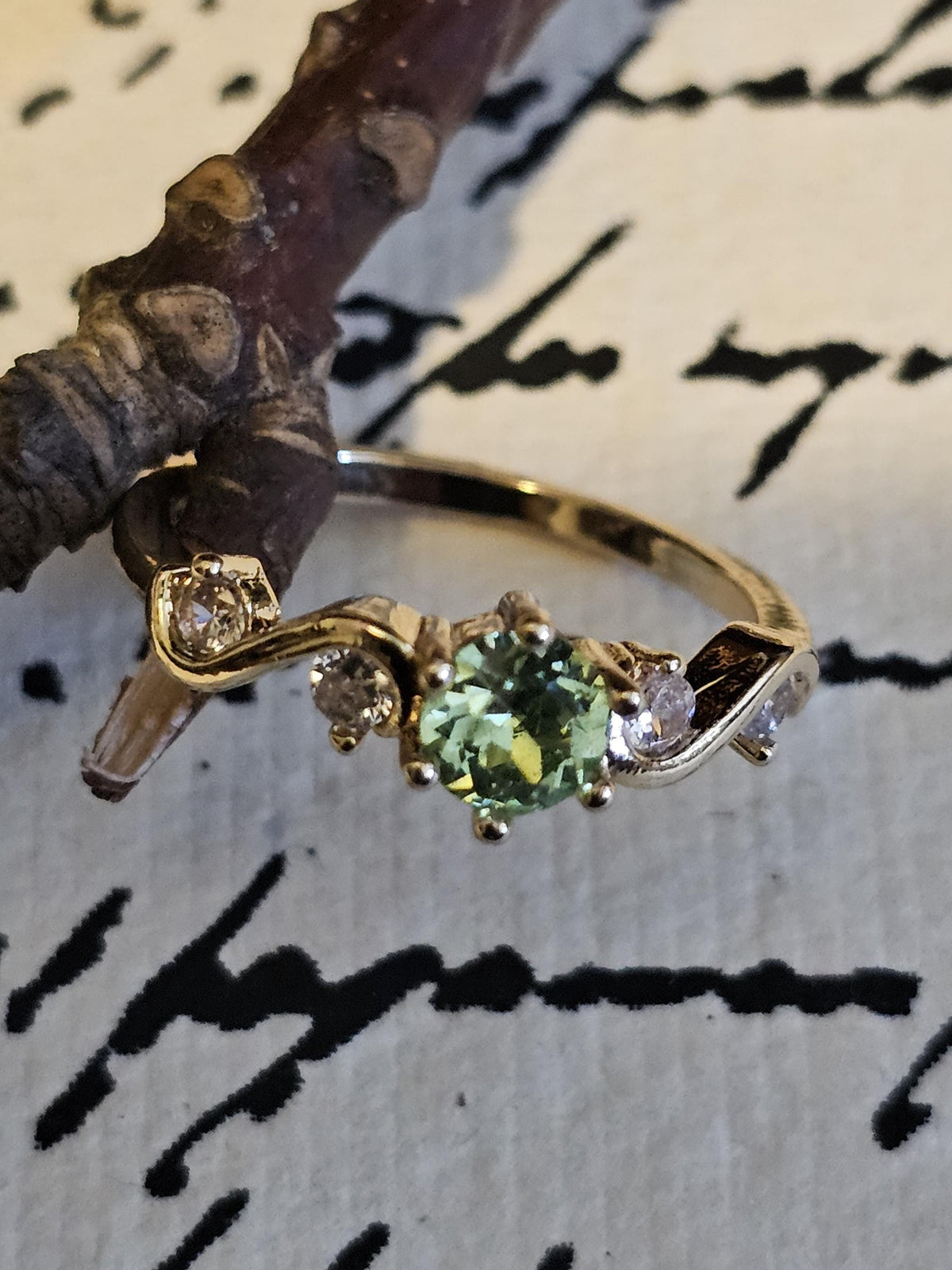 Uranium Glass Round cut ring size 7/8 Stirling Silver Yellow-Gold Plated with a vintage Uranium glass stone that glows under black/UV light