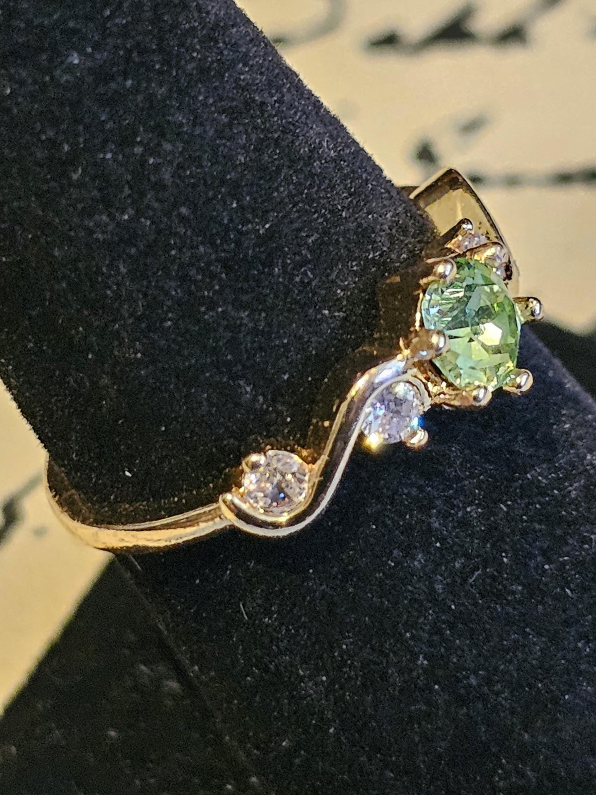 Uranium Glass Round cut ring size 7/8 Stirling Silver Yellow-Gold Plated with a vintage Uranium glass stone that glows under black/UV light