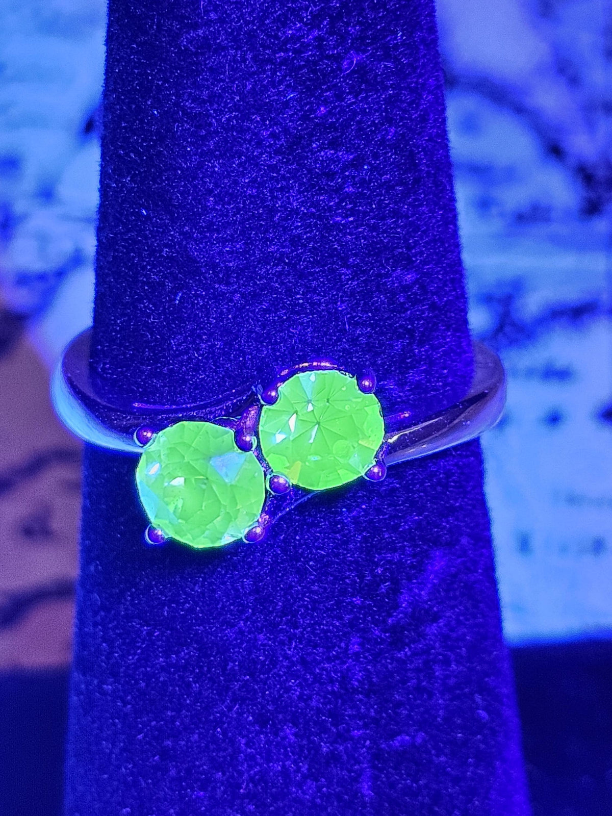 Uranium Glass Round cut Ring Toi et Moi style size 5 in Sterling Silver with 2 vintage 5mm Uranium glass stones that glows under black light