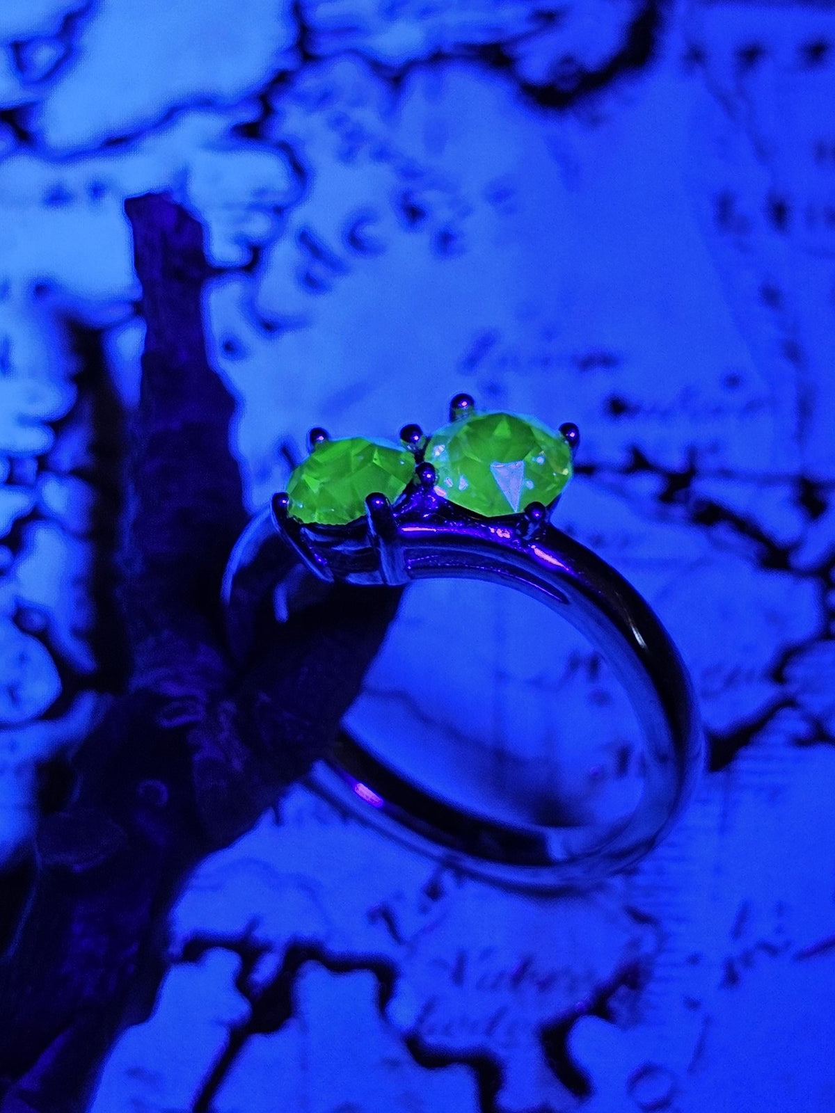 Uranium Glass Round cut Ring Toi et Moi style size 5 in Sterling Silver with 2 vintage 5mm Uranium glass stones that glows under black light